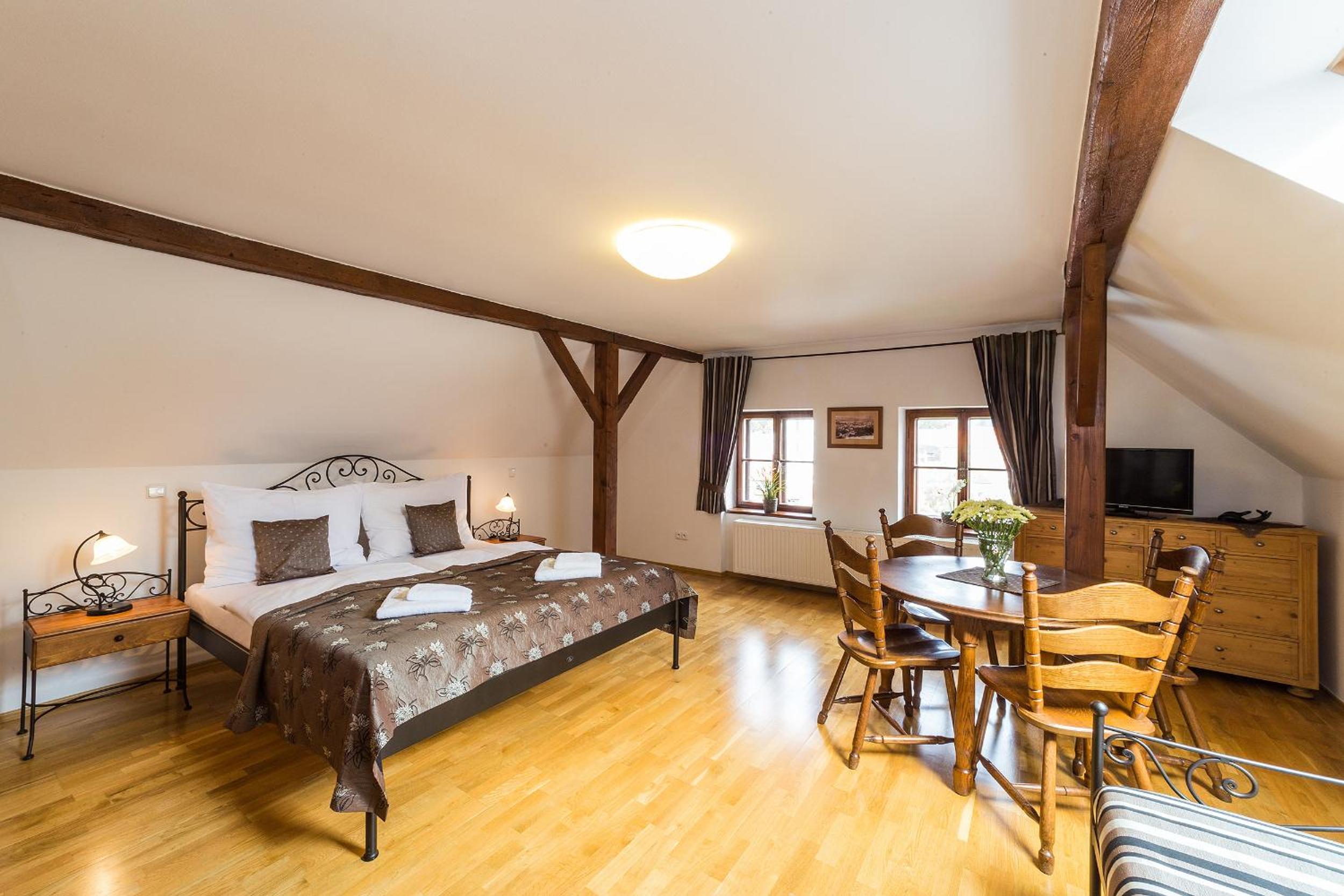 One-Bedroom Apartment with Castle View photo 1