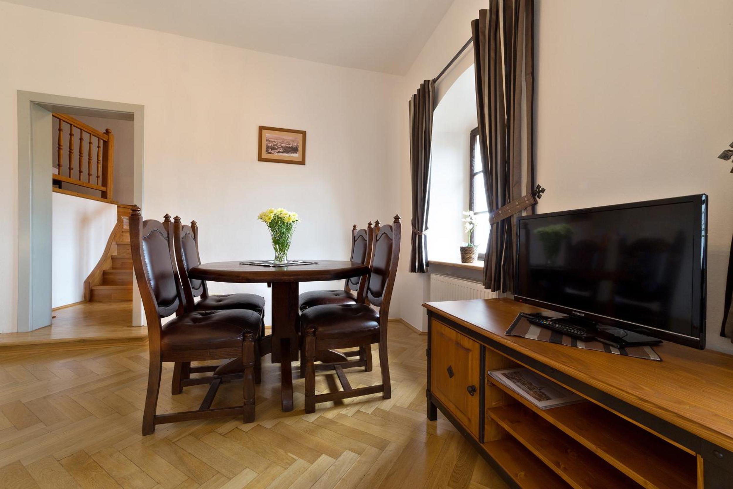 Two-Bedroom Apartment with Castle View photo 2