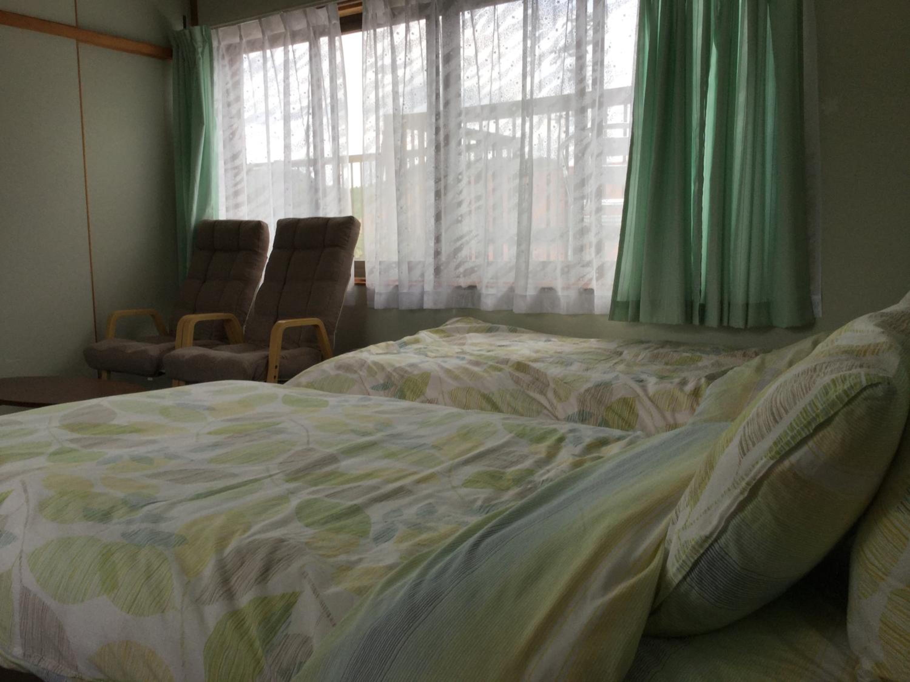 Economy Twin Room - Photo 3