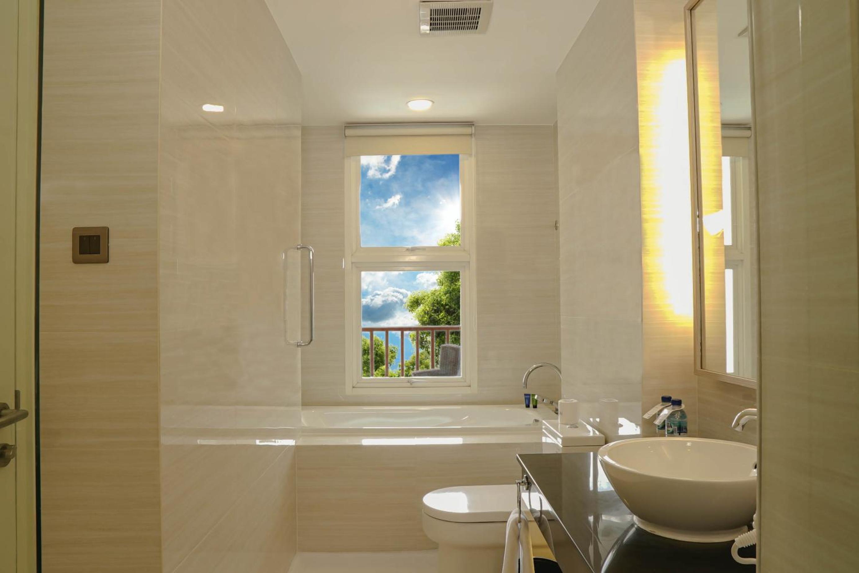 Deluxe Double or Twin Room - Photo 7