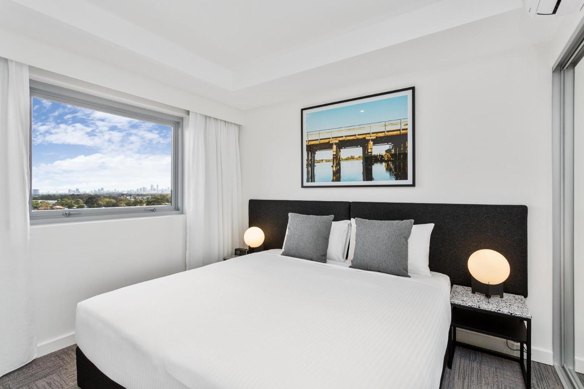 One-Bedroom Apartment - Photo 2