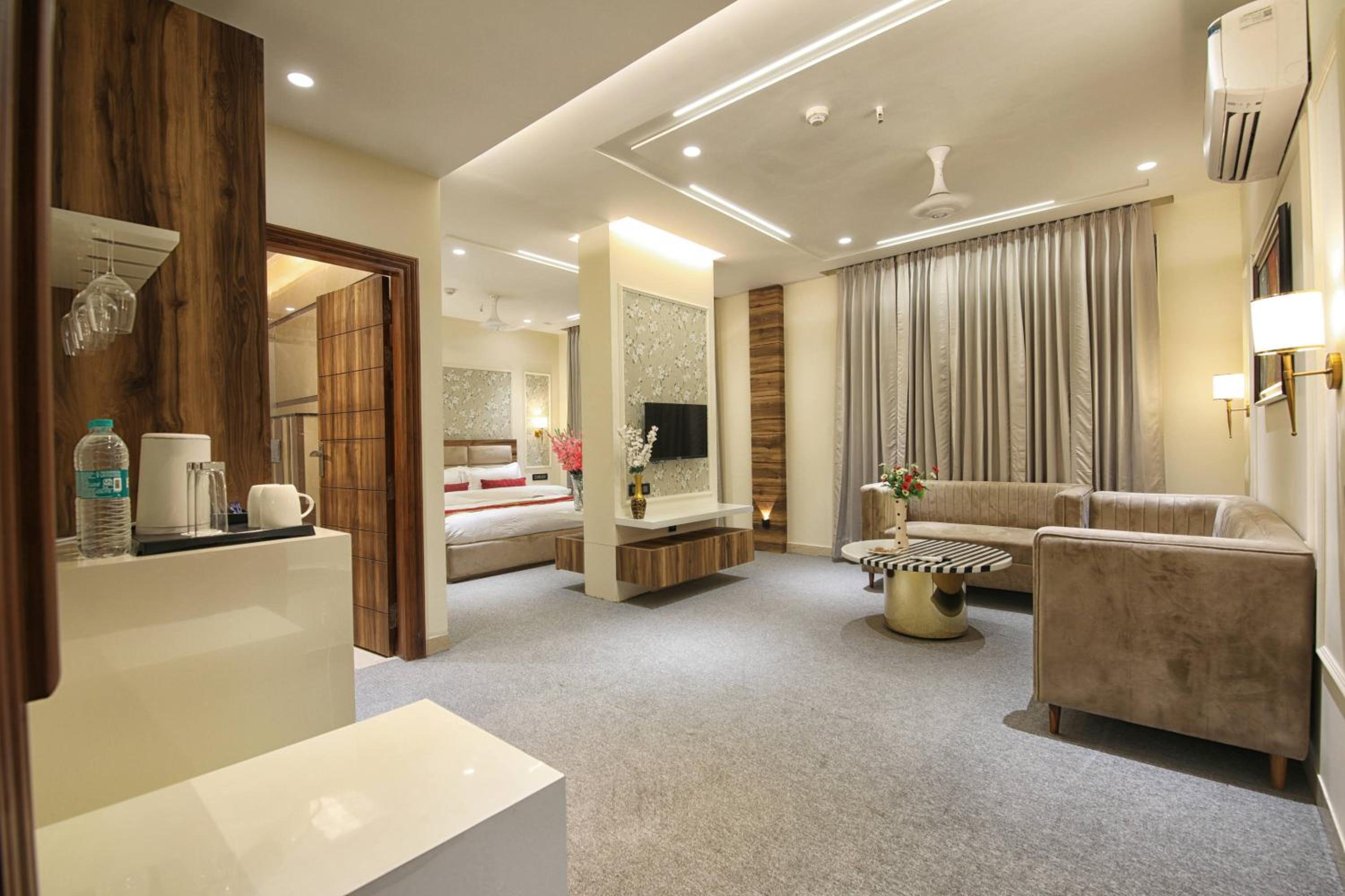 Suite - Photo 9