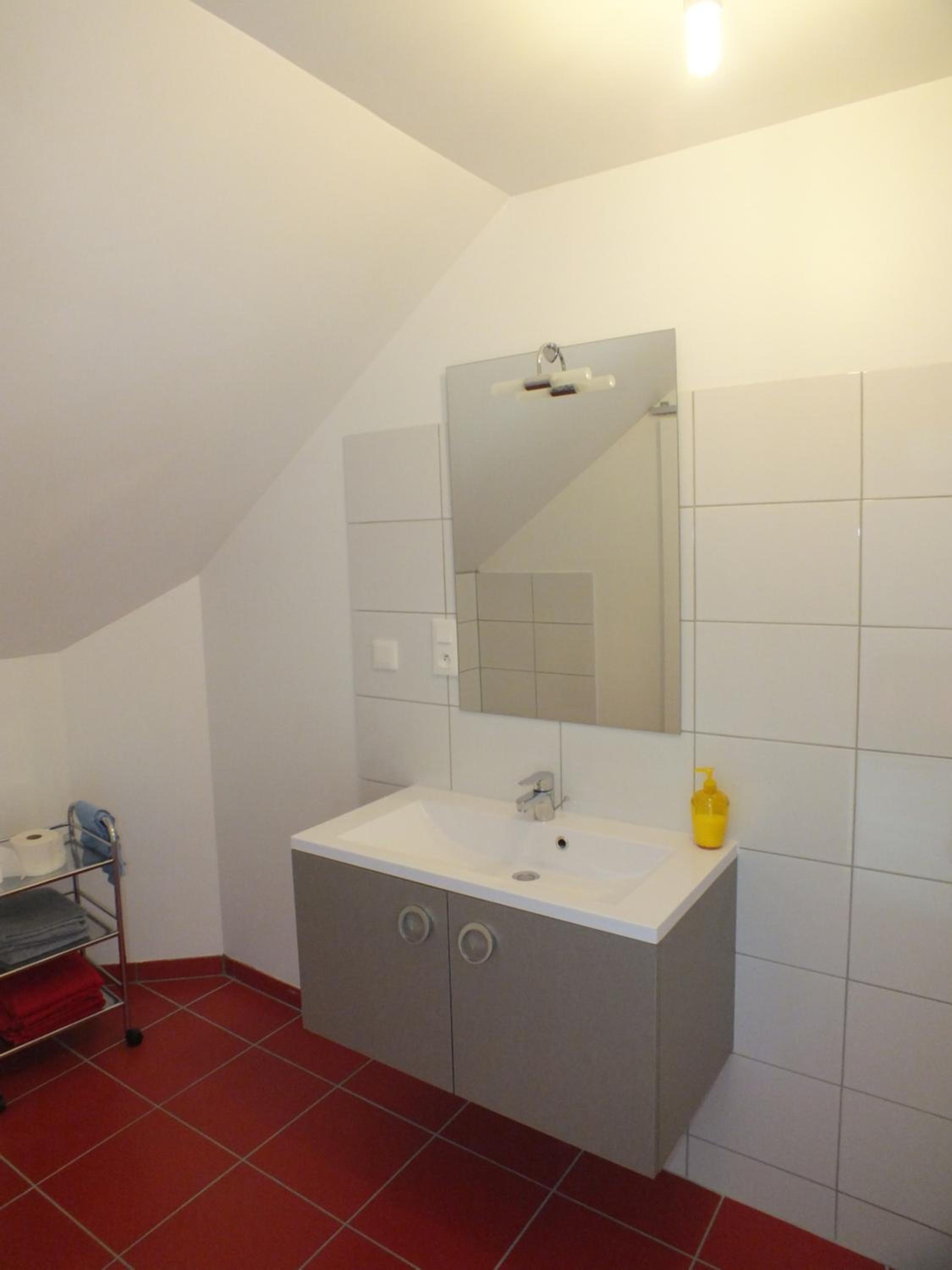 Double Room with Shower - Photo 8