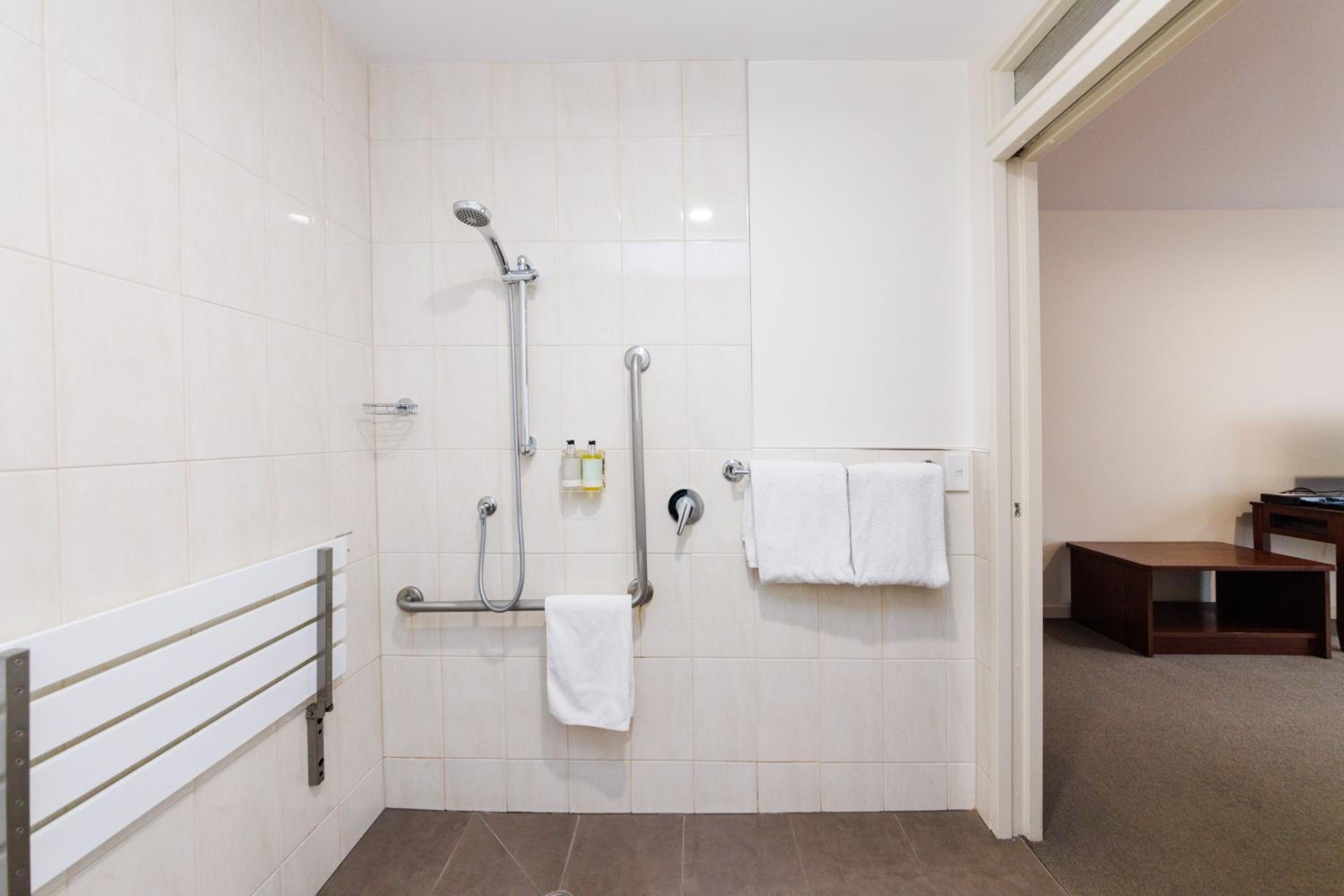 Studio Twin Suite - Disability Access photo 2