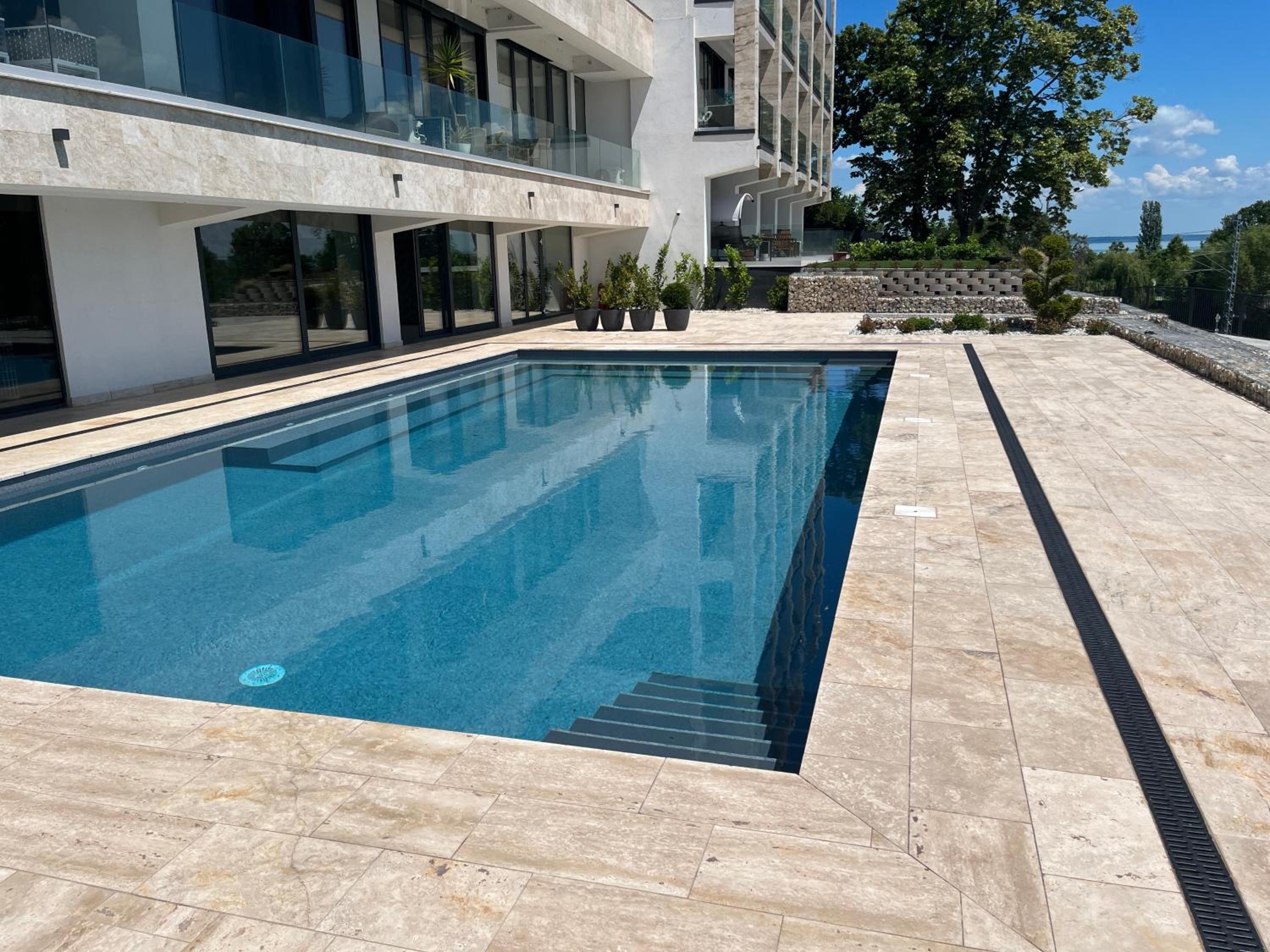 Apartment with Lake View - Photo 17