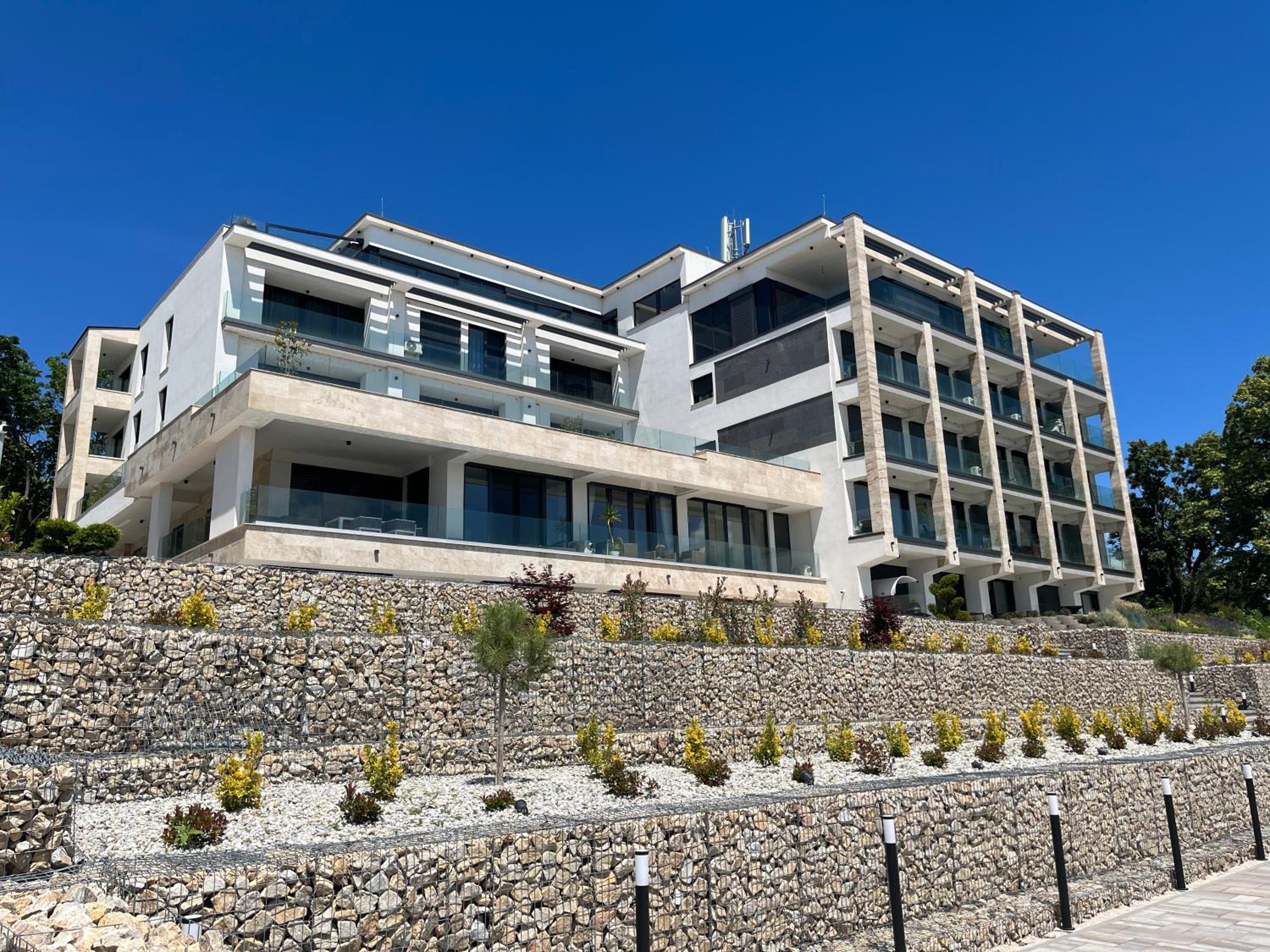 Apartment with Lake View - Photo 18