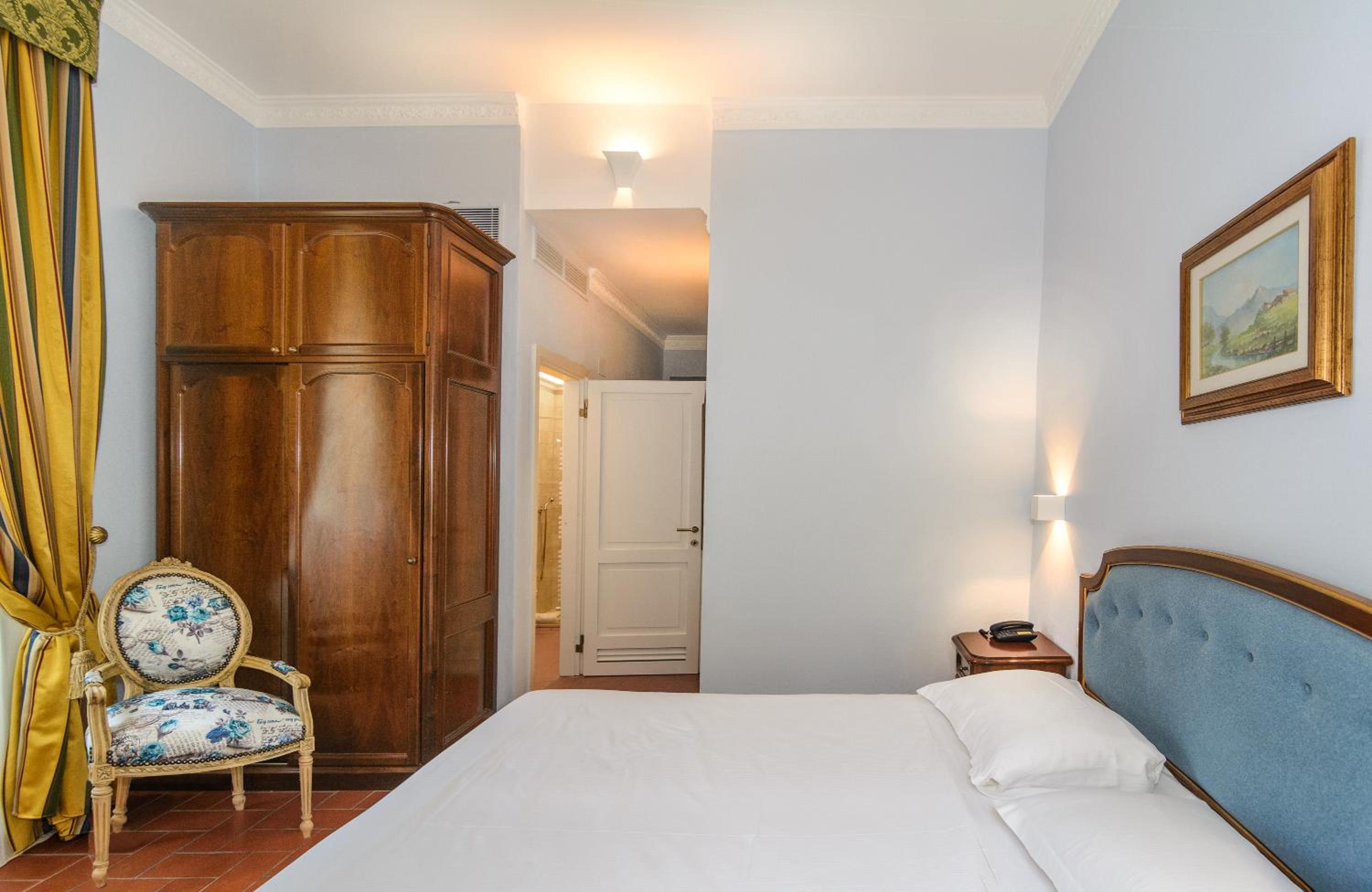 Double or Twin Room with View - Photo 6
