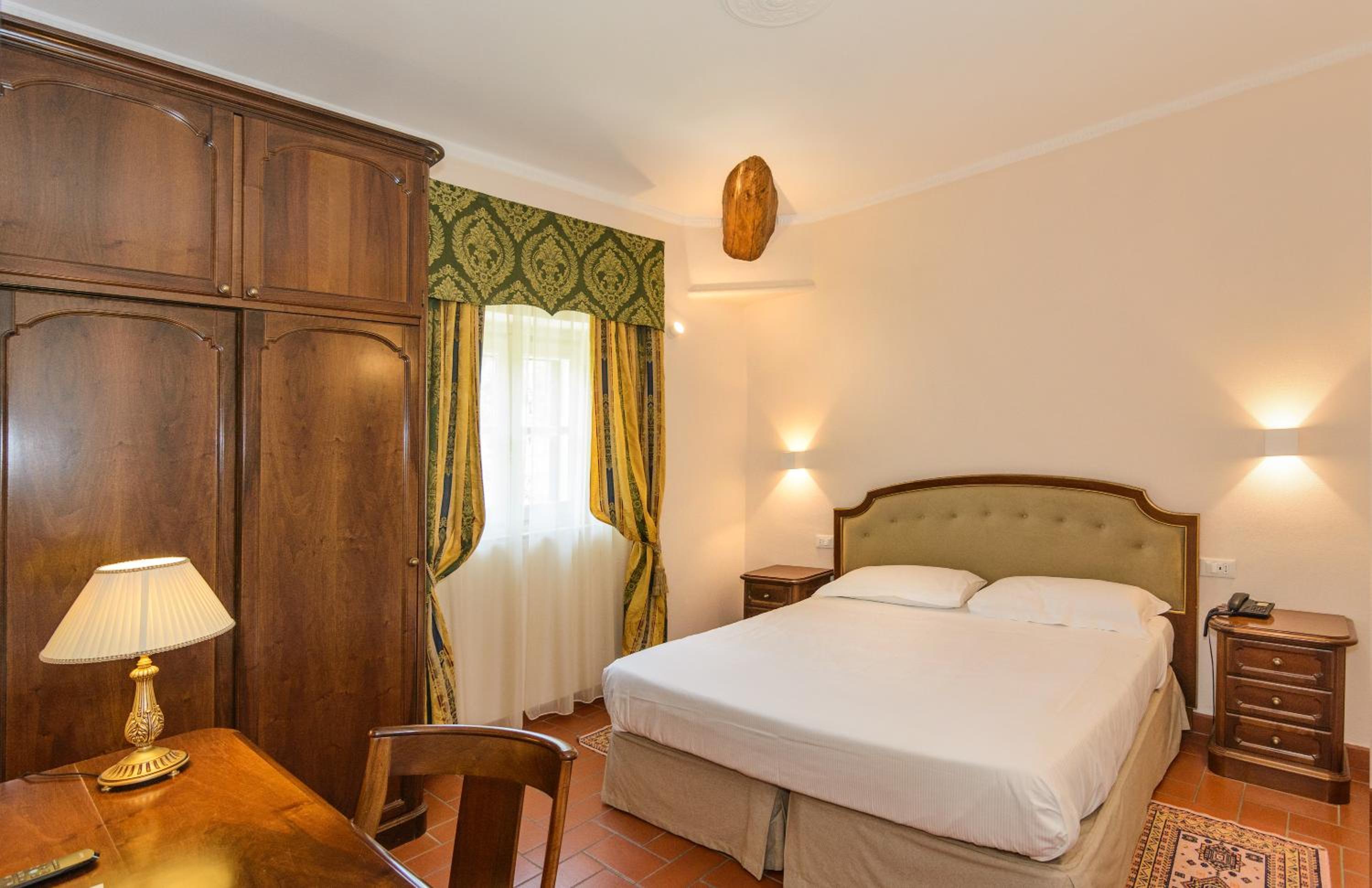 Double or Twin Room with View - Photo 7