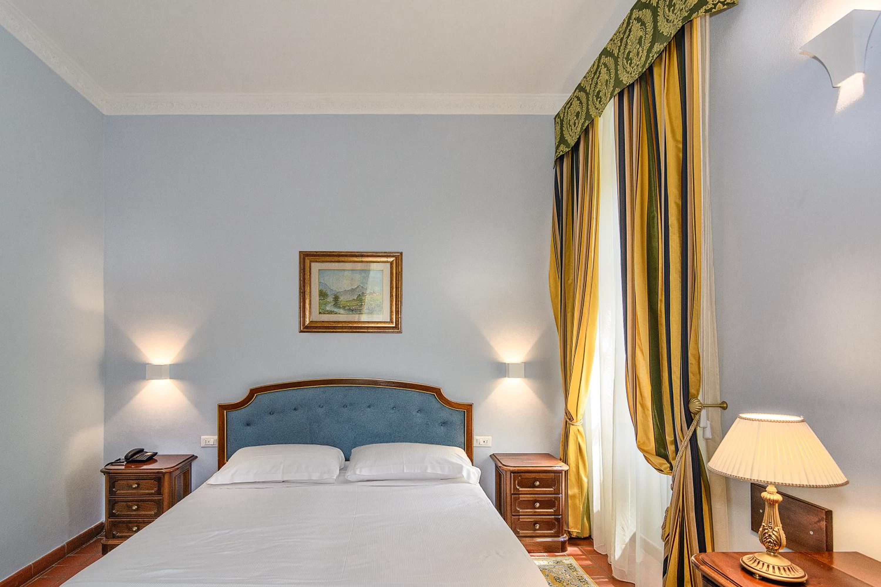 Double or Twin Room with View - Photo 5