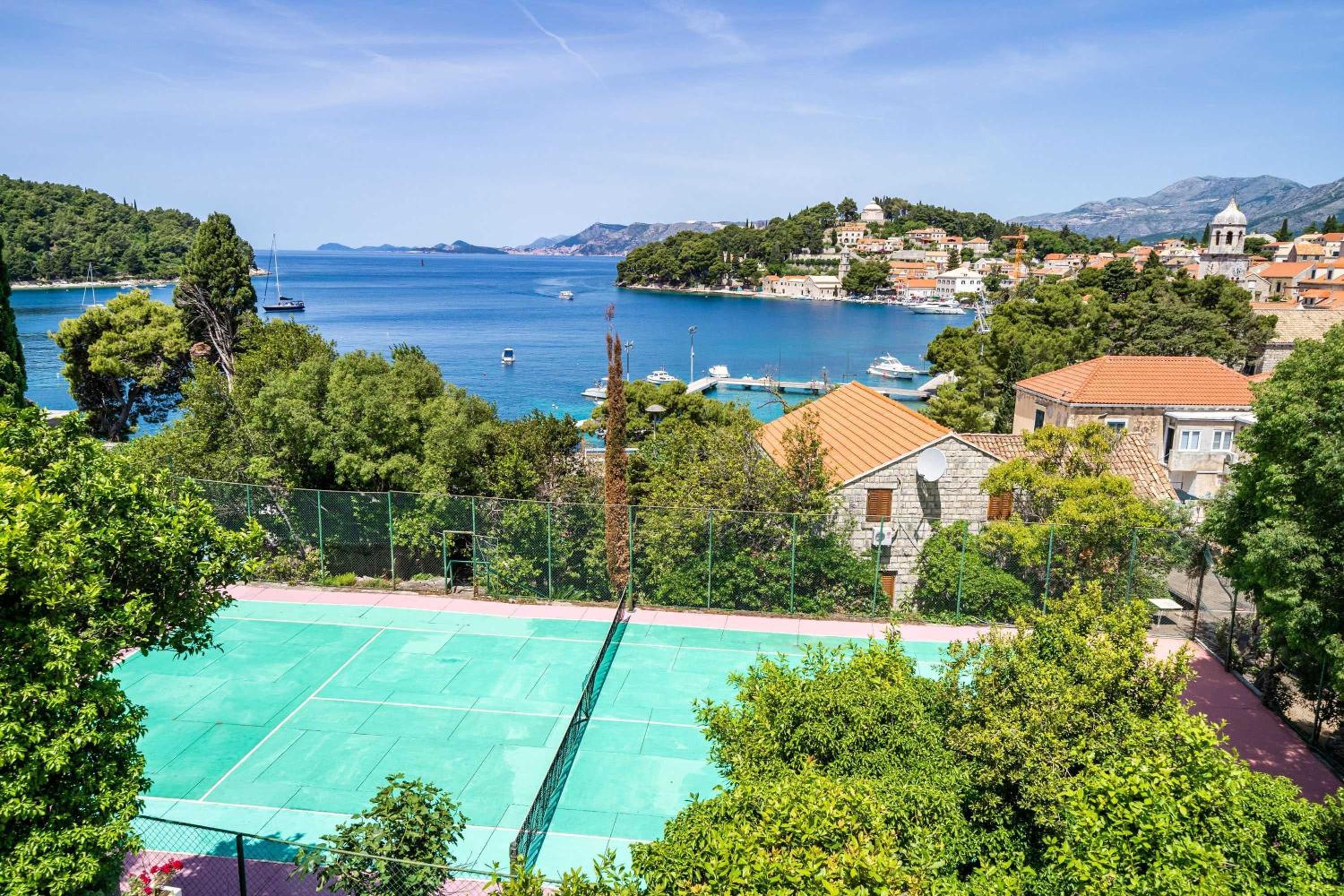 One Bedroom Apartment with Balcony photo 2