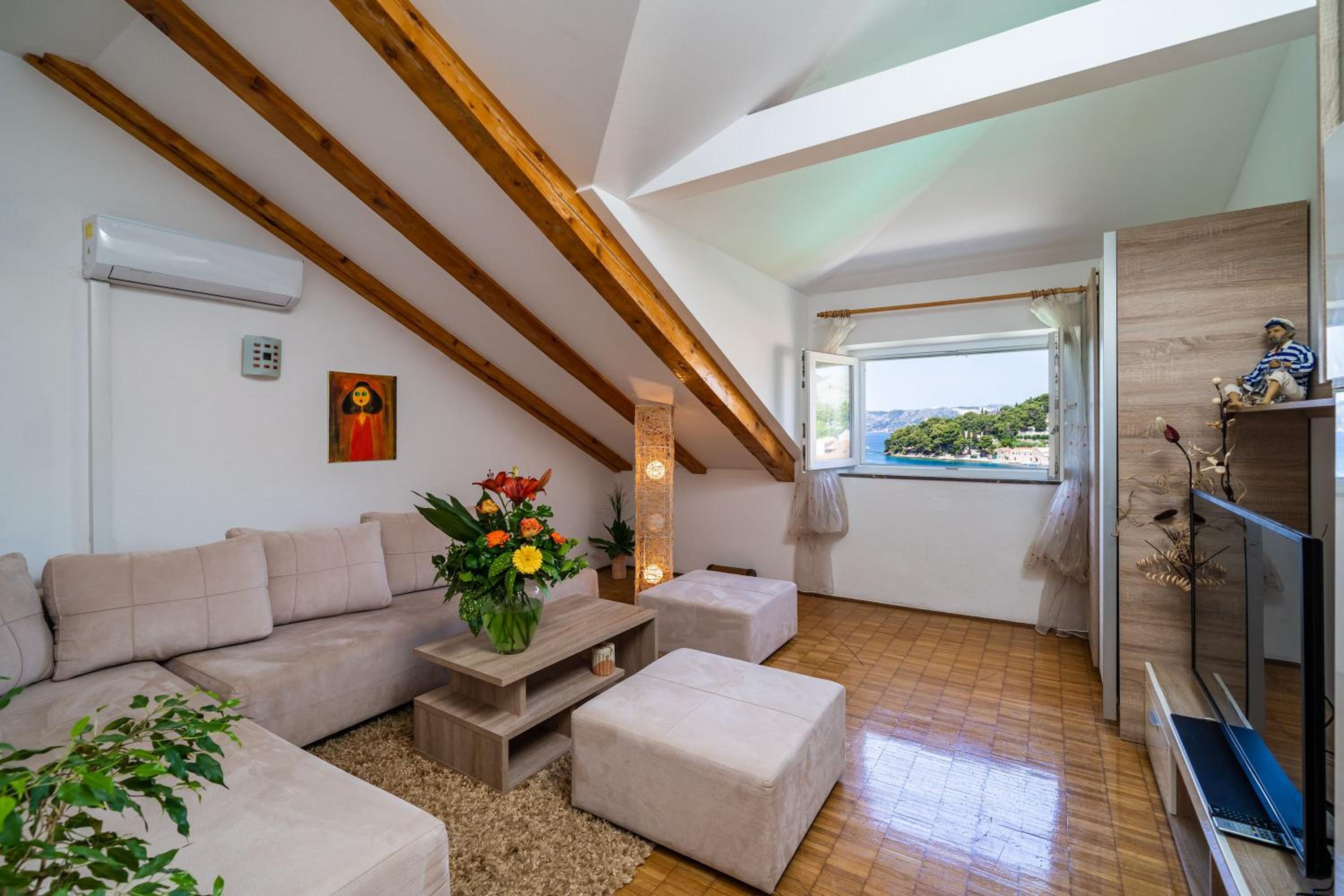 One Bedroom Apartment with Balcony photo 1