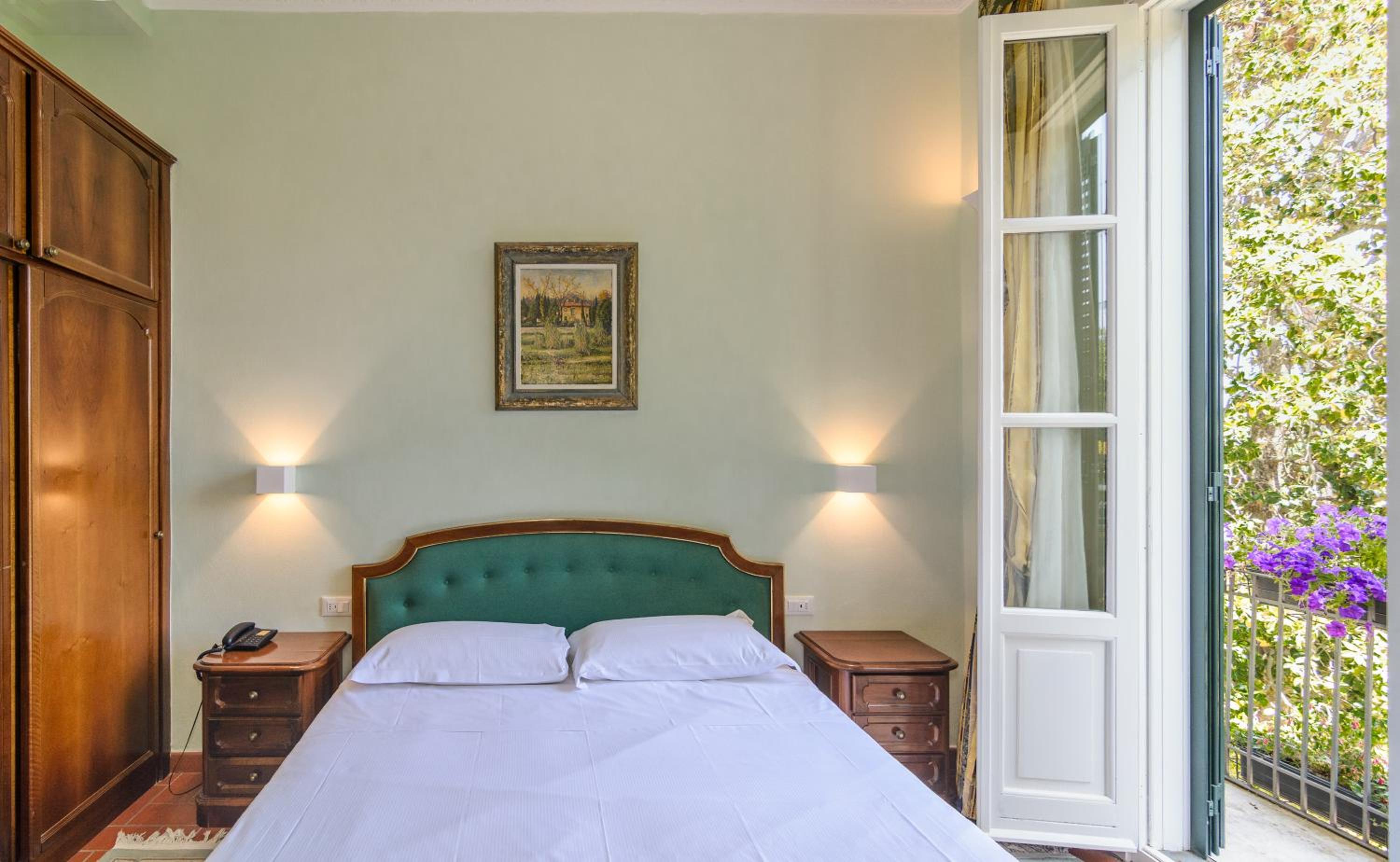 Double Room with Balcony - Photo 2