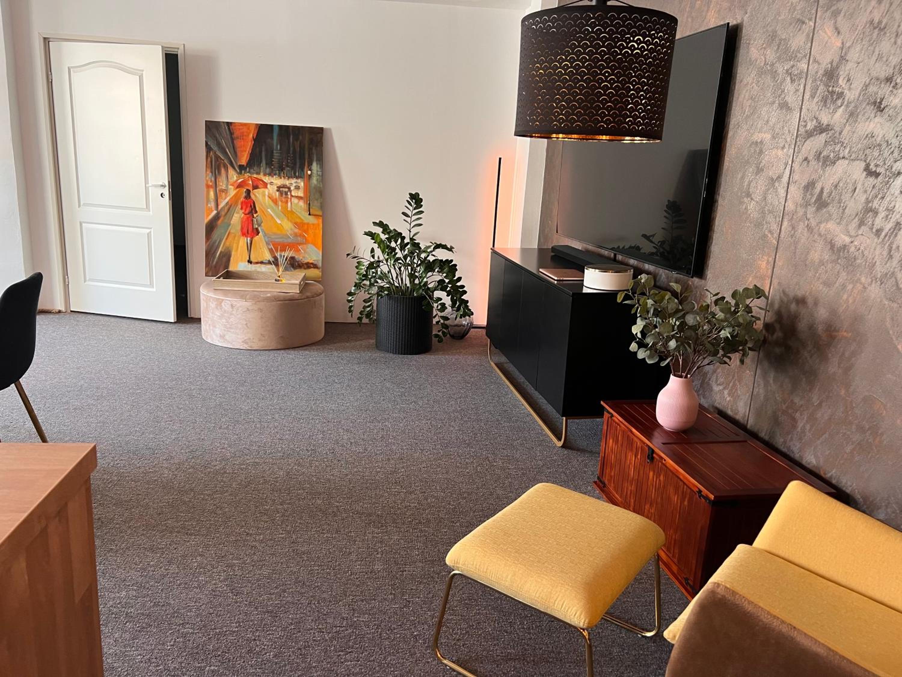 Two-Bedroom Apartment - Photo 5