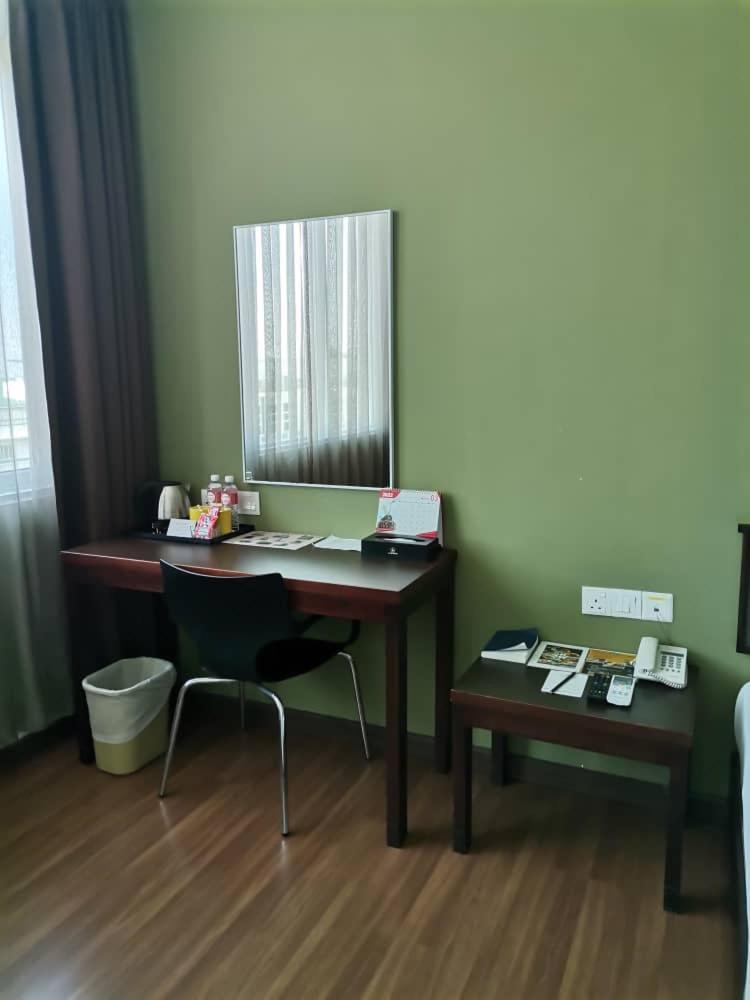 Family Room - Photo 4