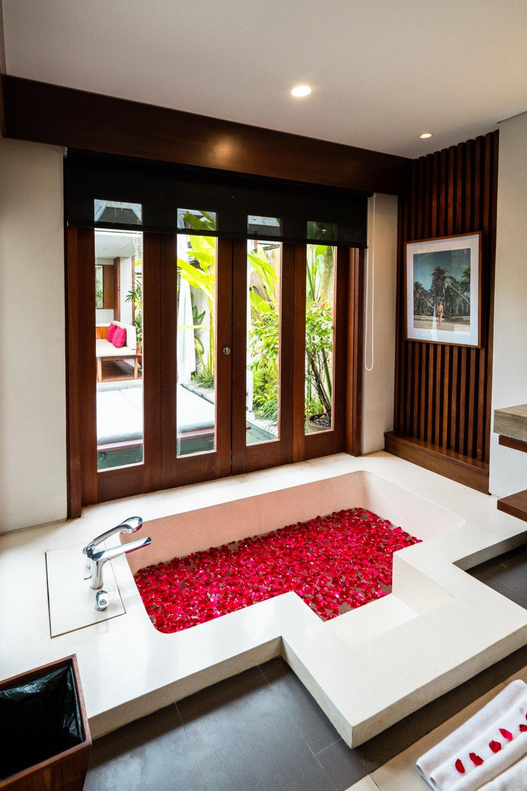 Villa with Private Pool - Photo 32