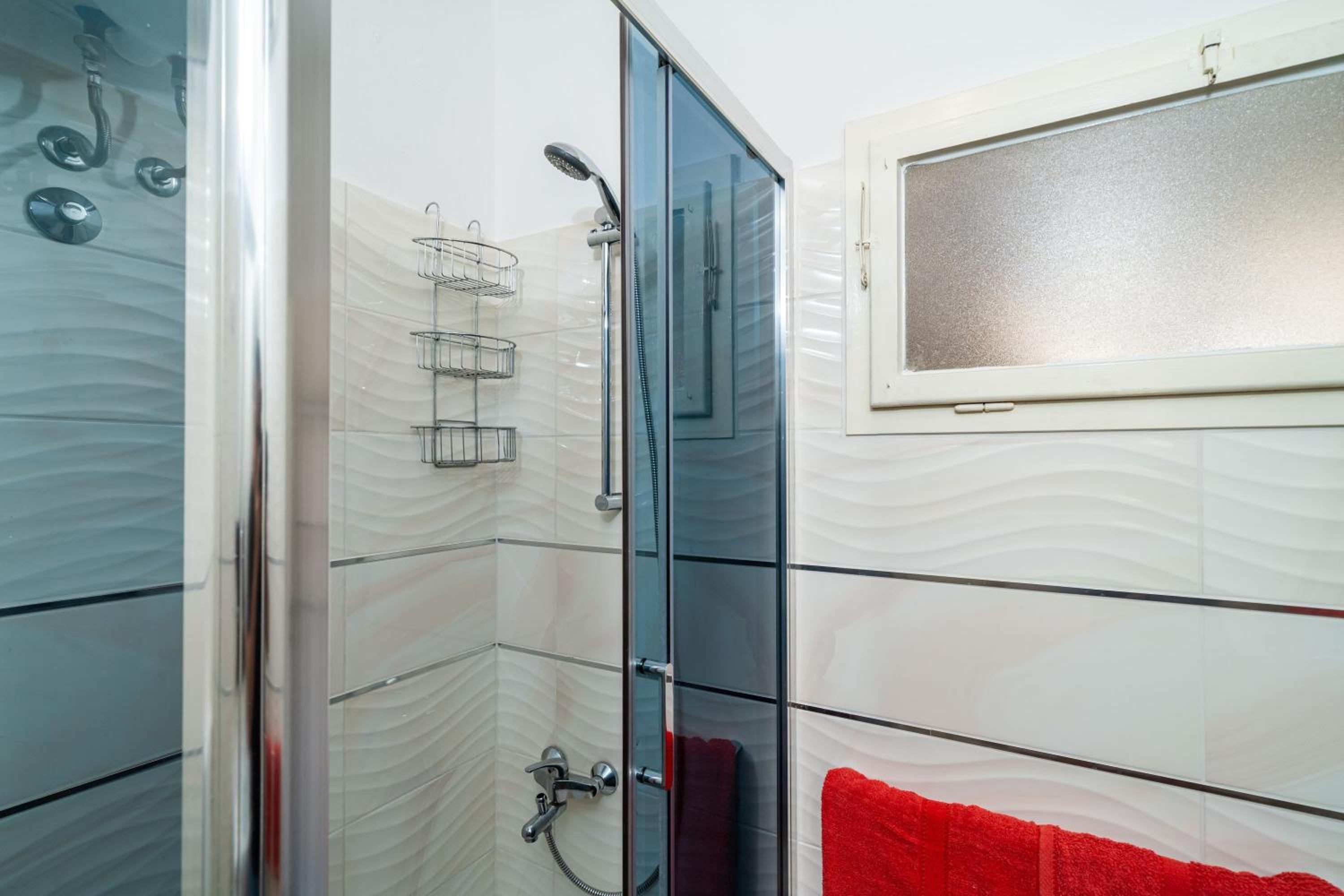 Studio Apartment with Balcony photo 3