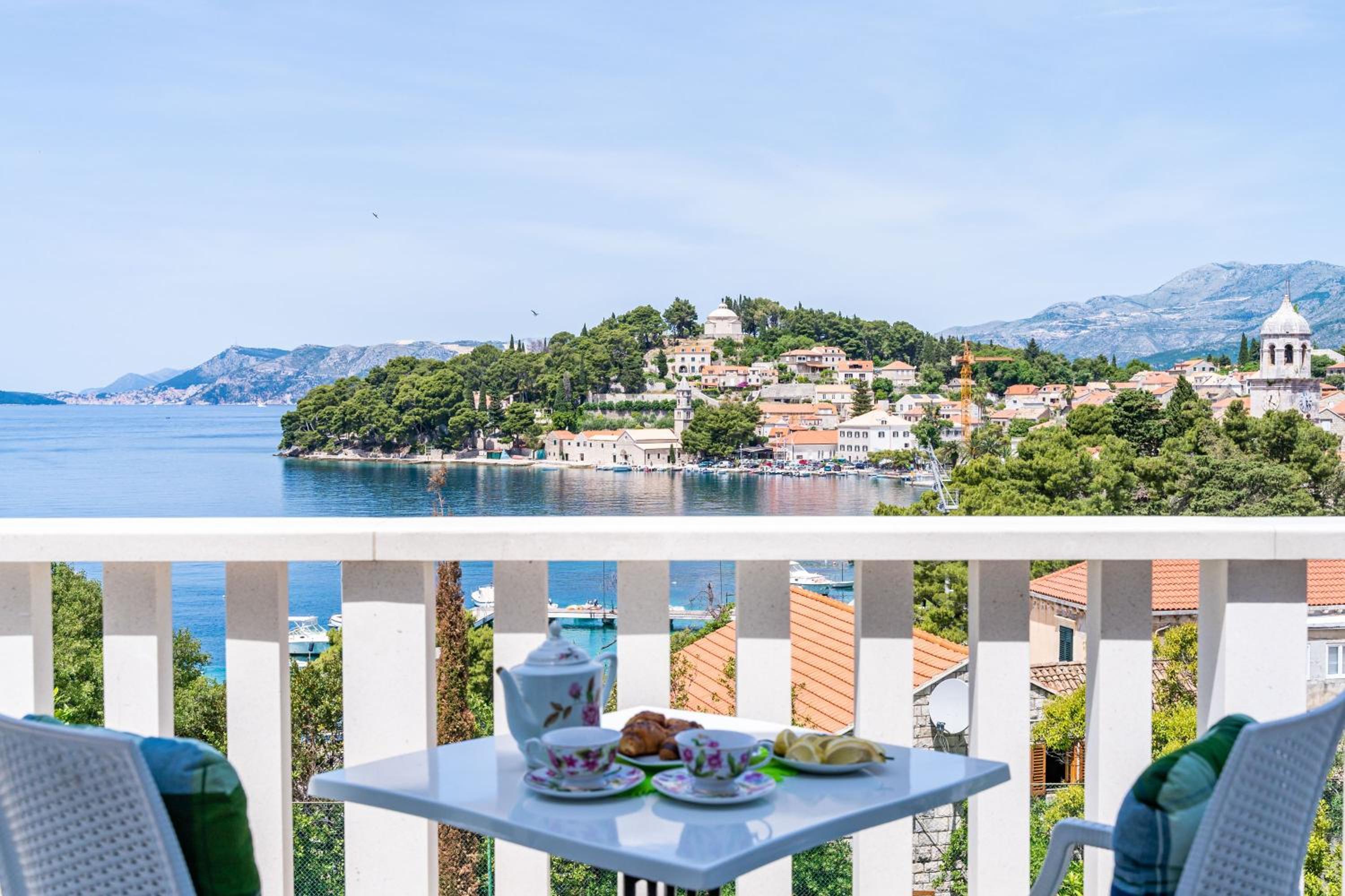 Double or Twin Room with Sea View photo 3