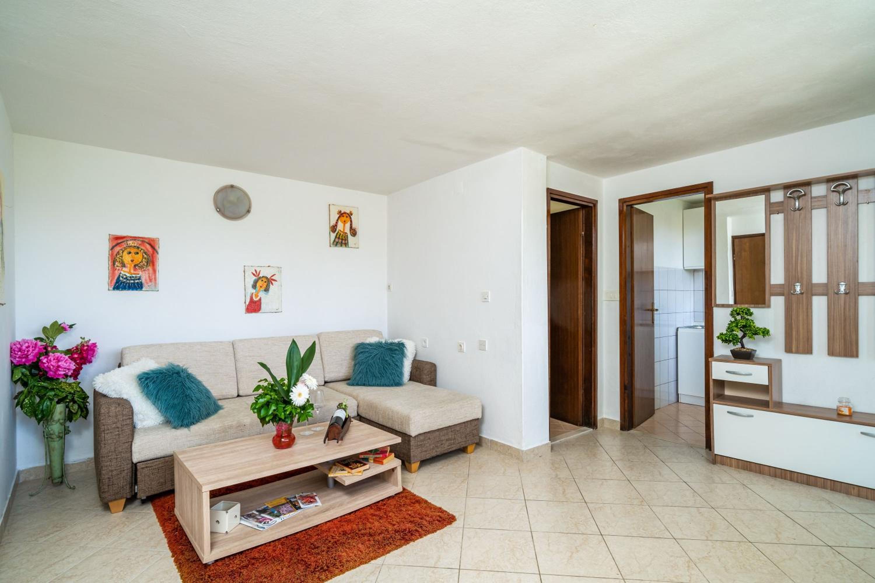 One Bedroom Apartment with Garden photo 3