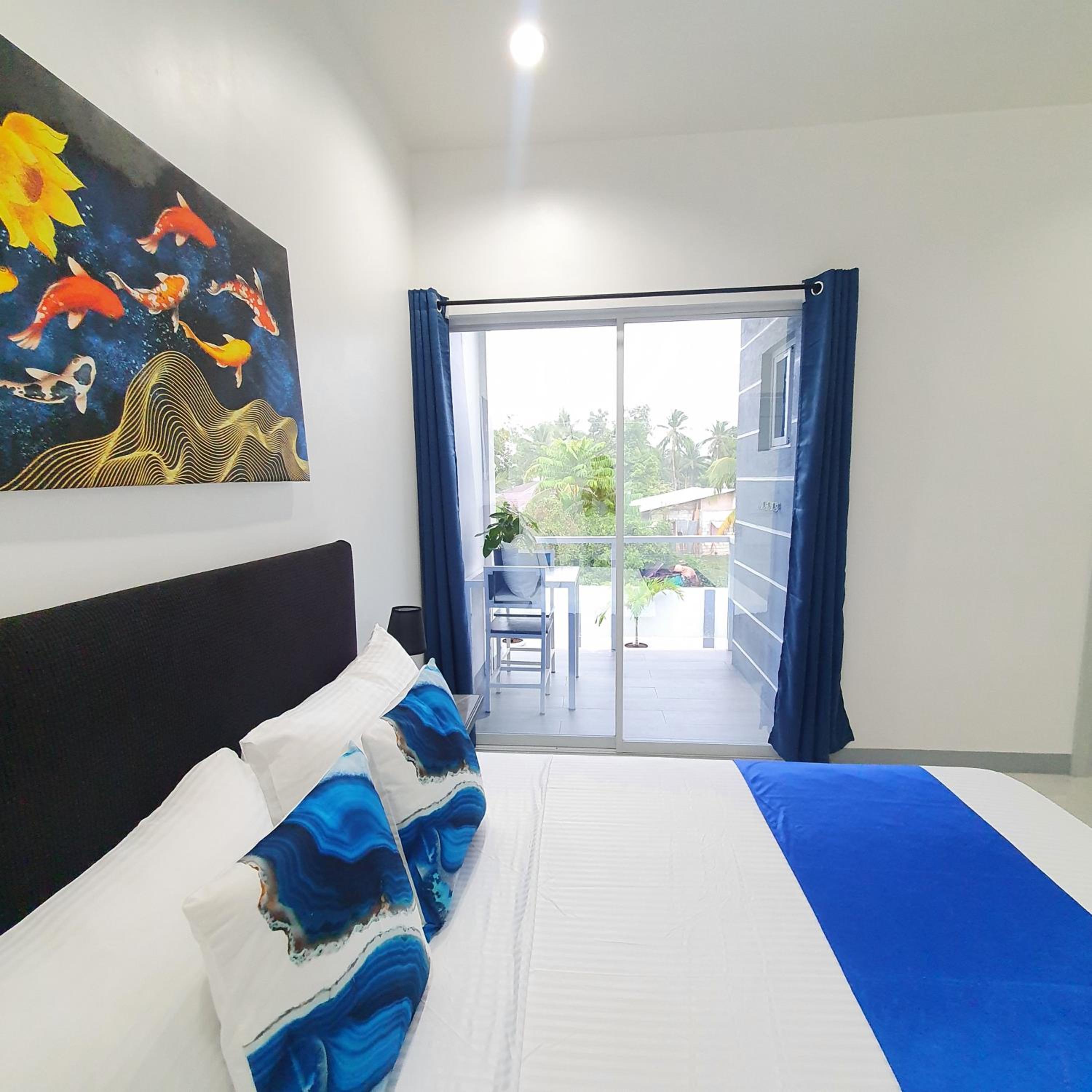 Queen Room with Pool View - Photo 10