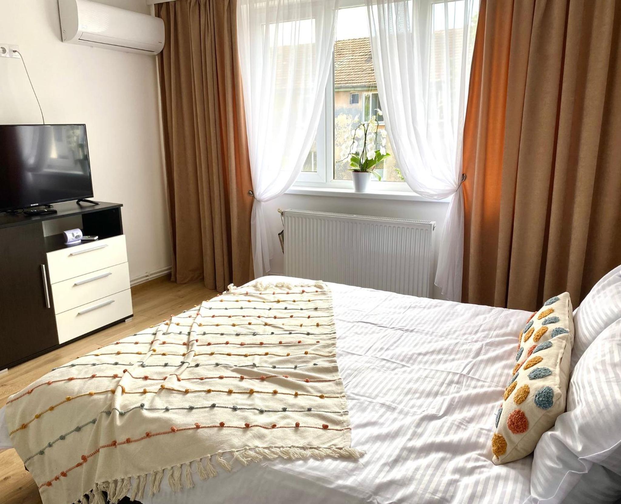 One-Bedroom Apartment photo 1