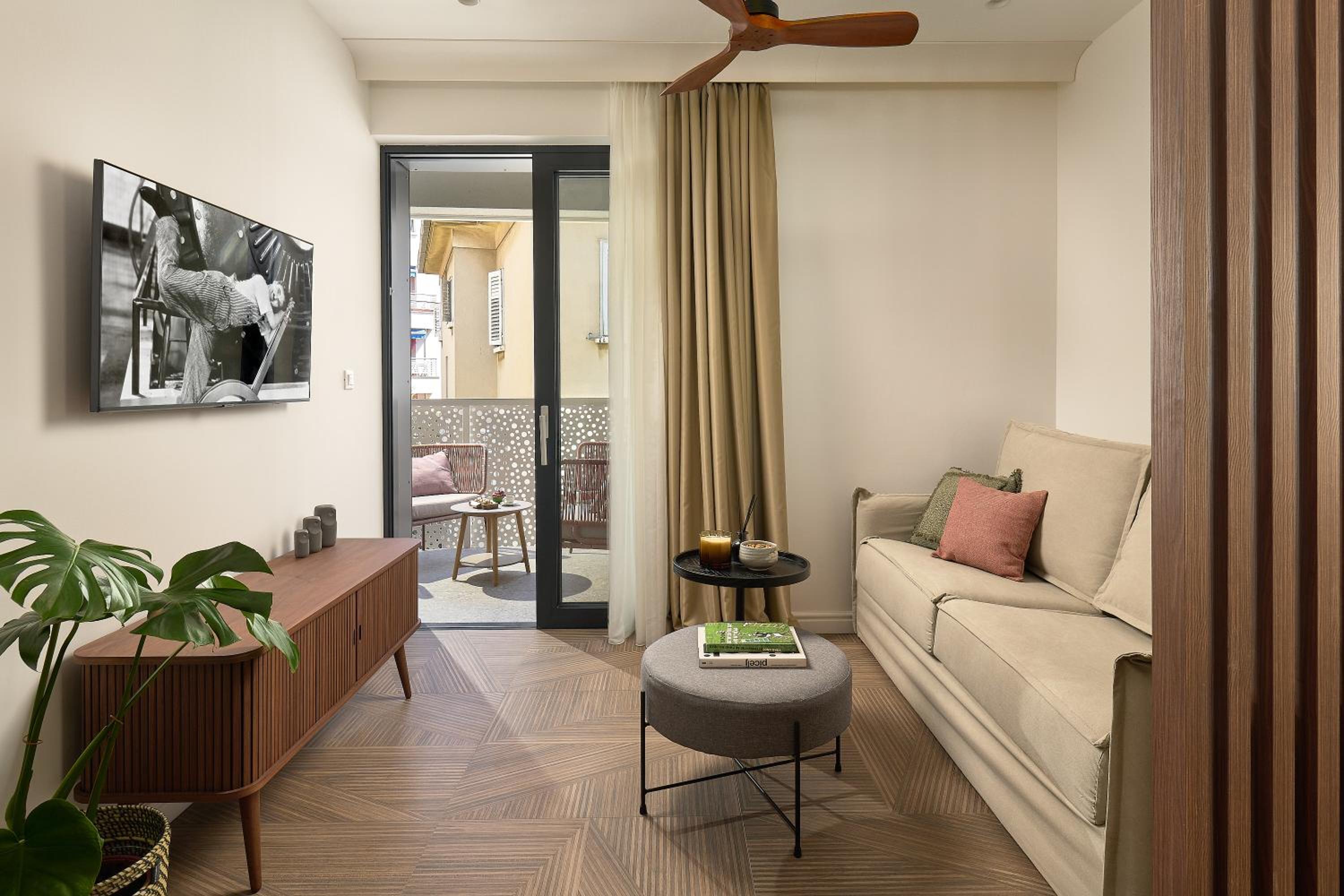 Superior King Suite photo 2