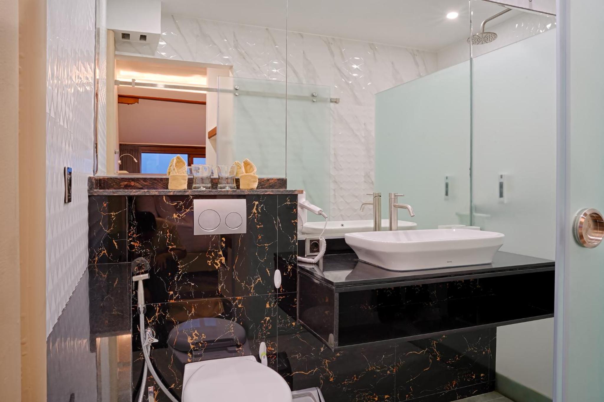 Deluxe Suite - Photo 6