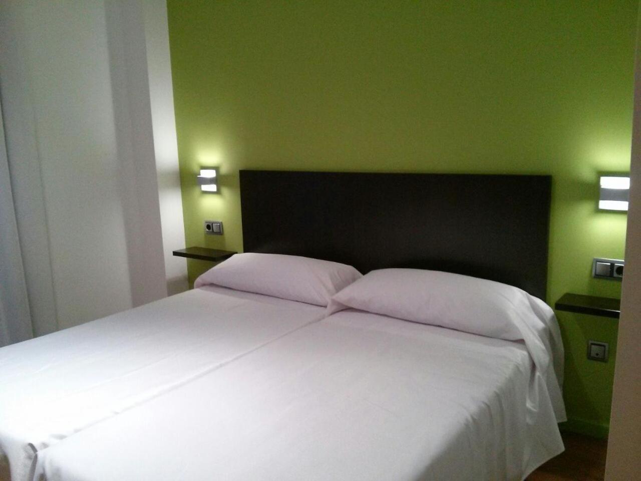 Standard Twin Room photo 2