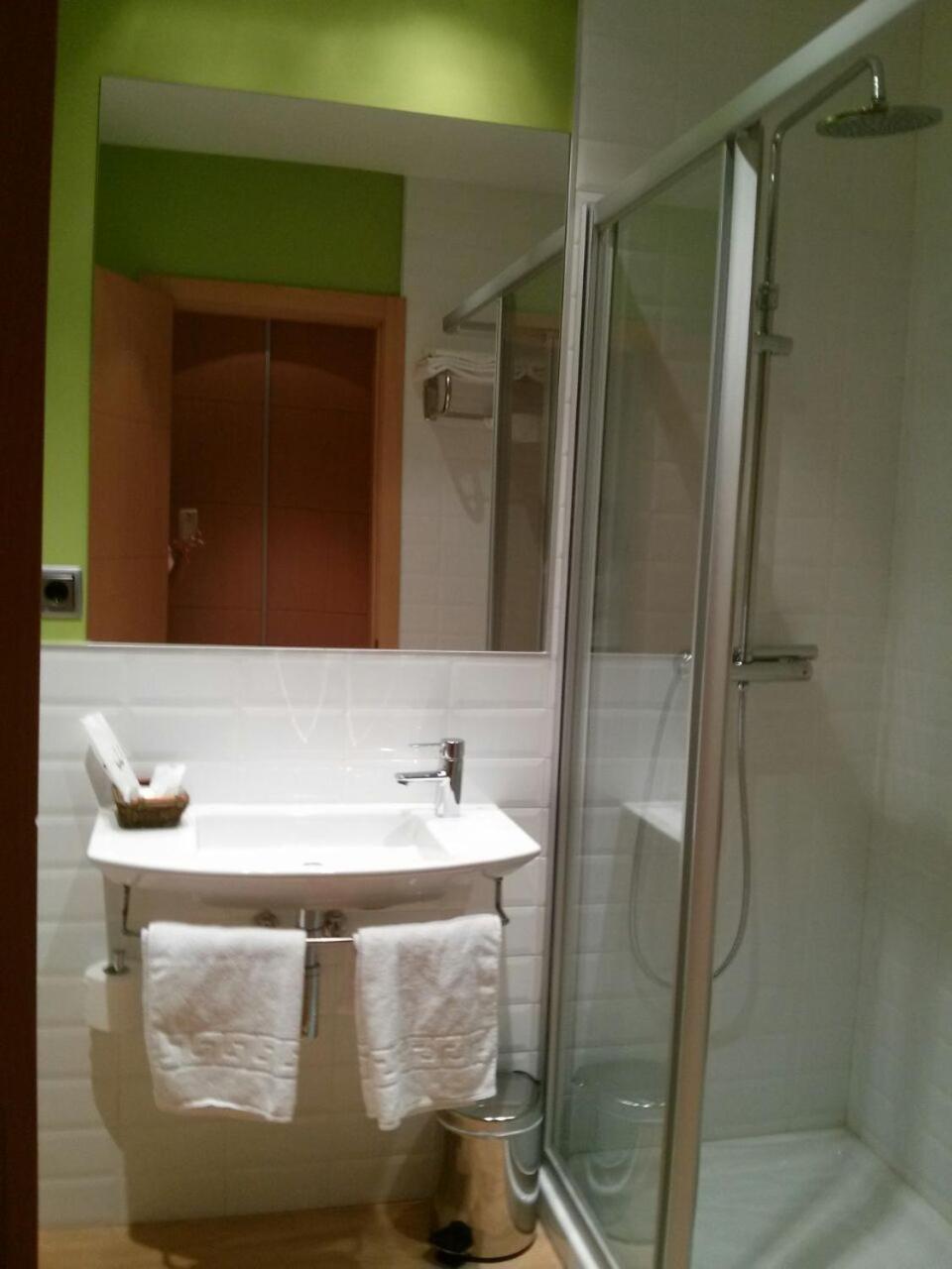 Standard Twin Room photo 3