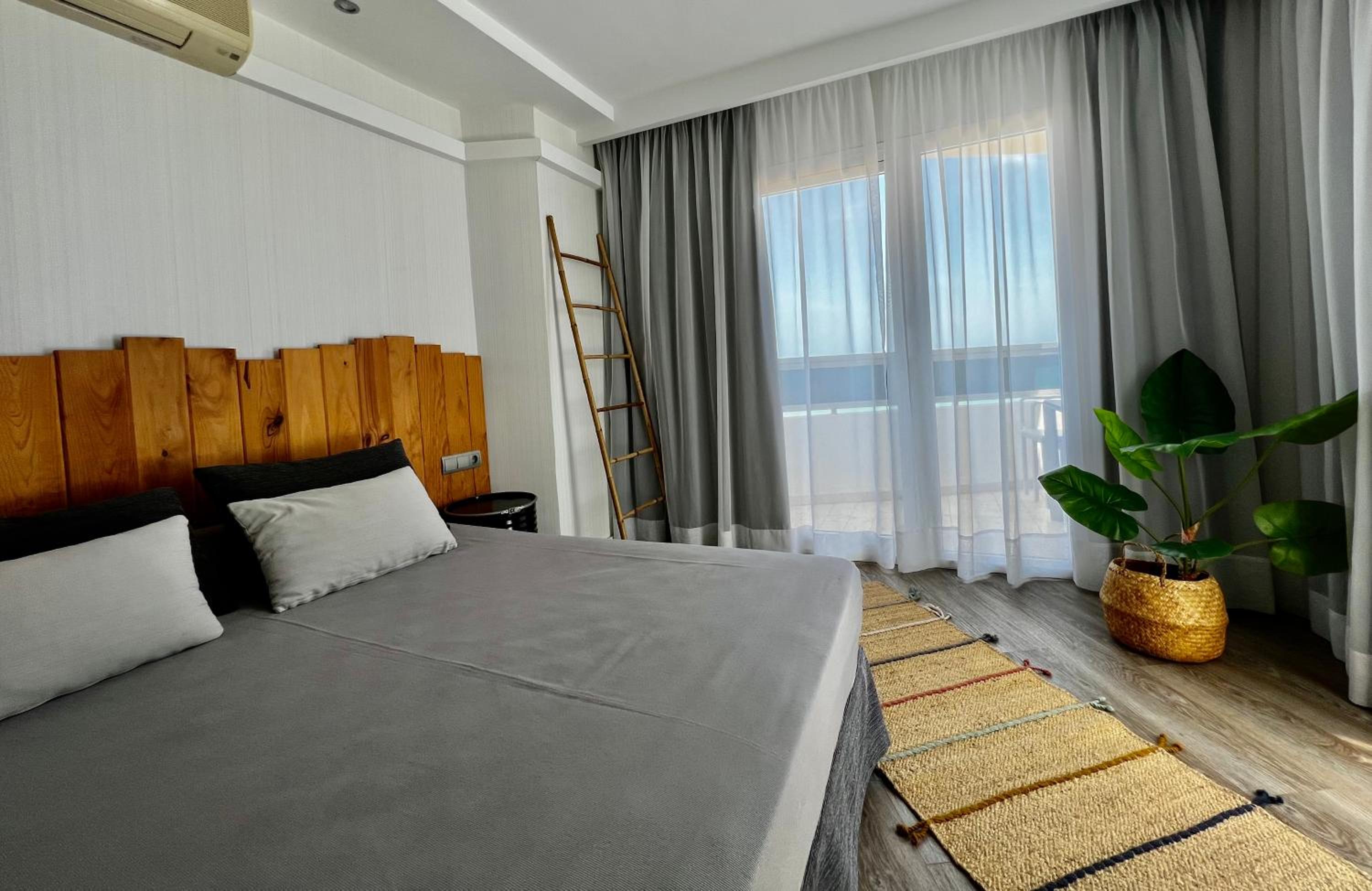 Double Room with Sea View - Photo 4