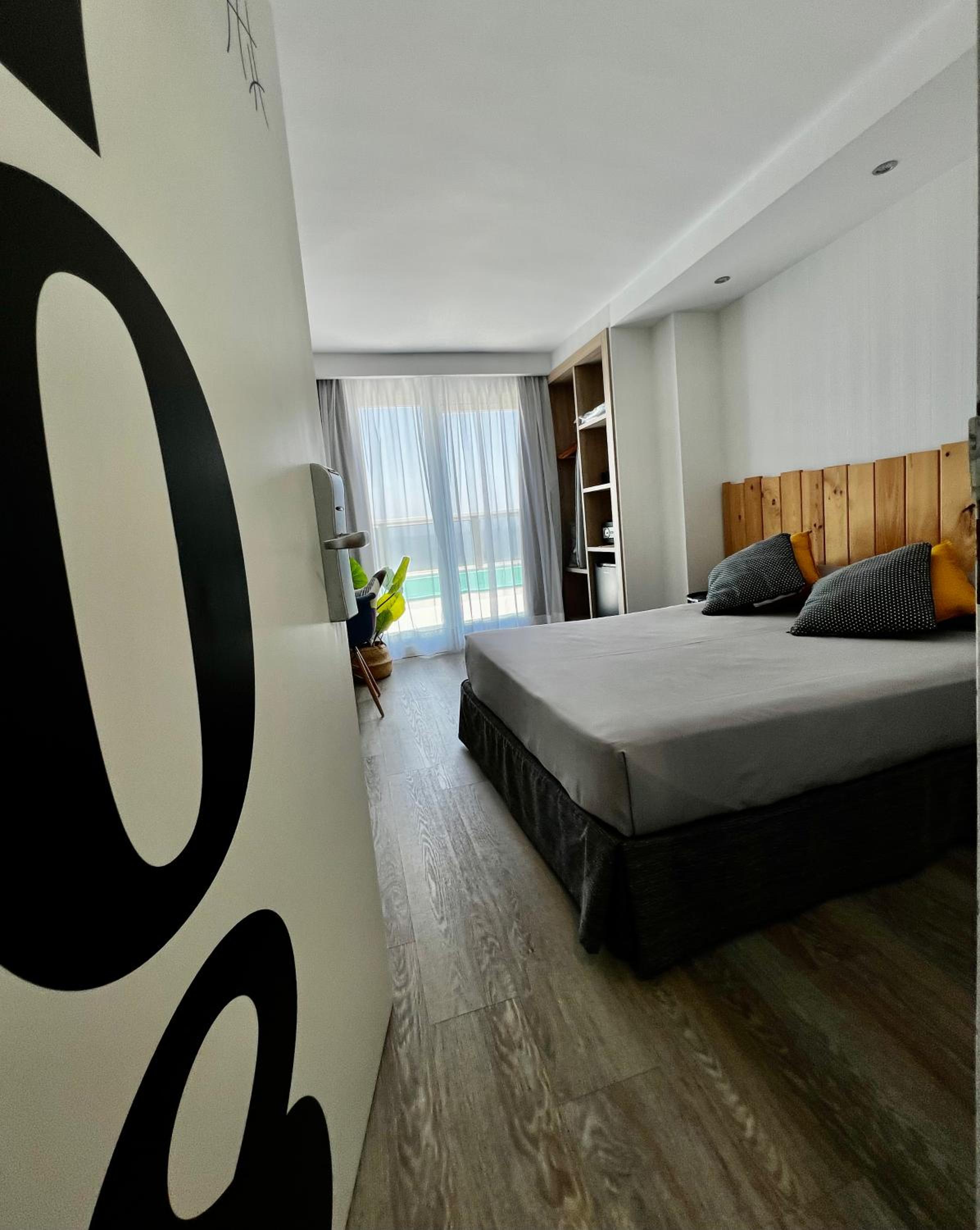Double Room with Sea View - Photo 1