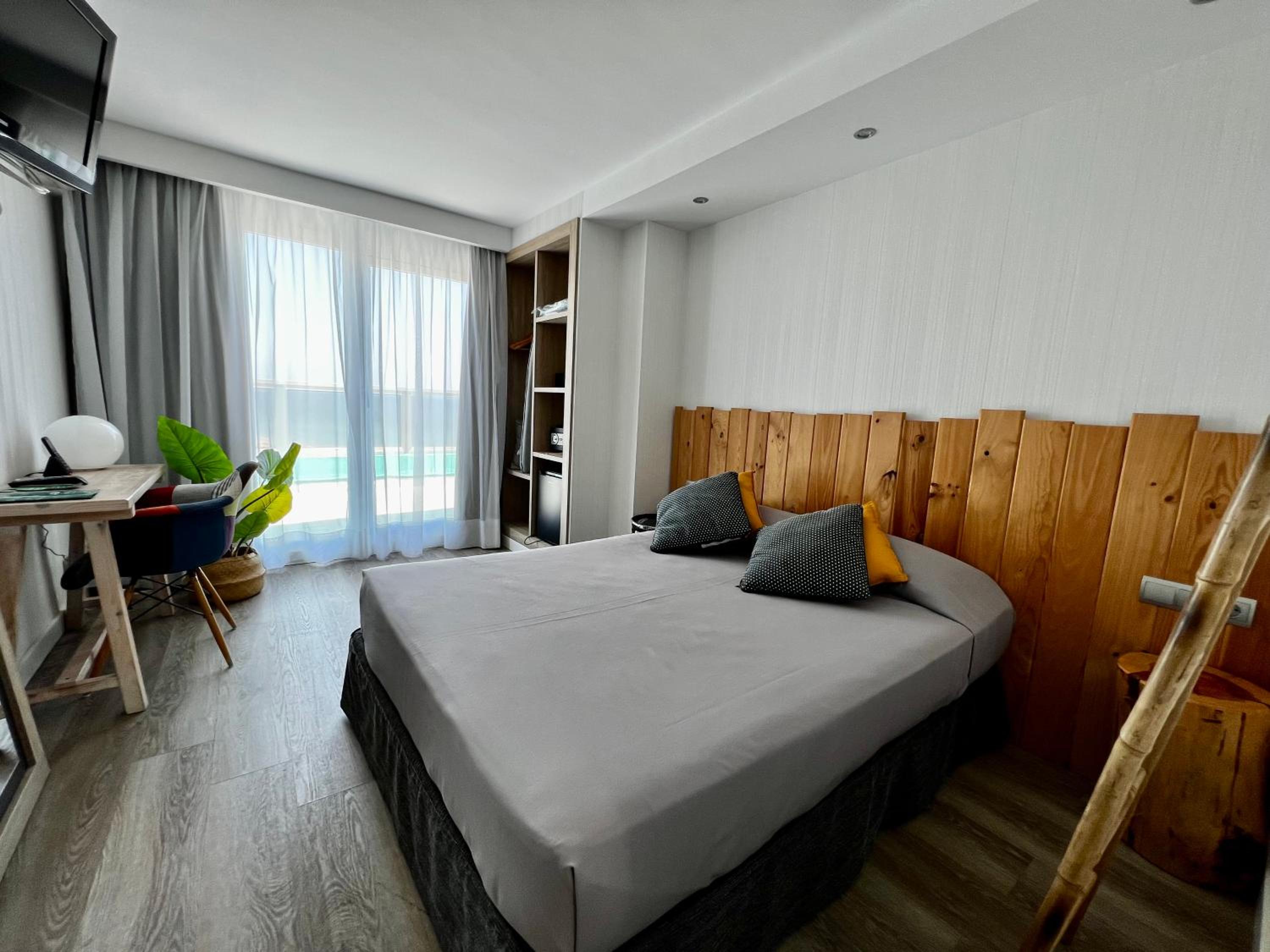 Double Room with Sea View - Photo 5