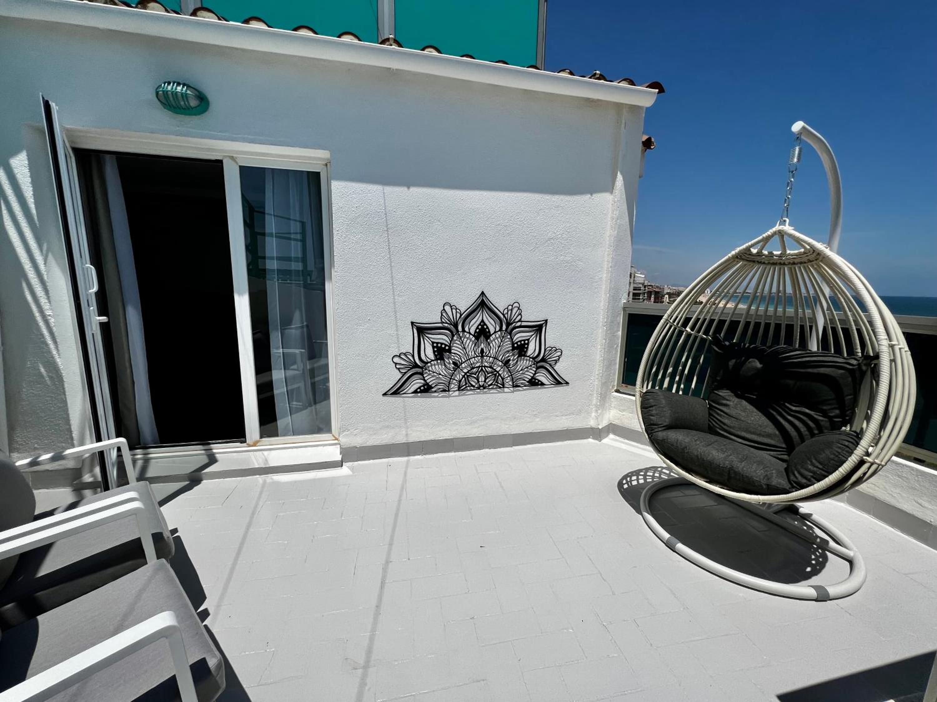 Double Room with Sea View - Photo 10