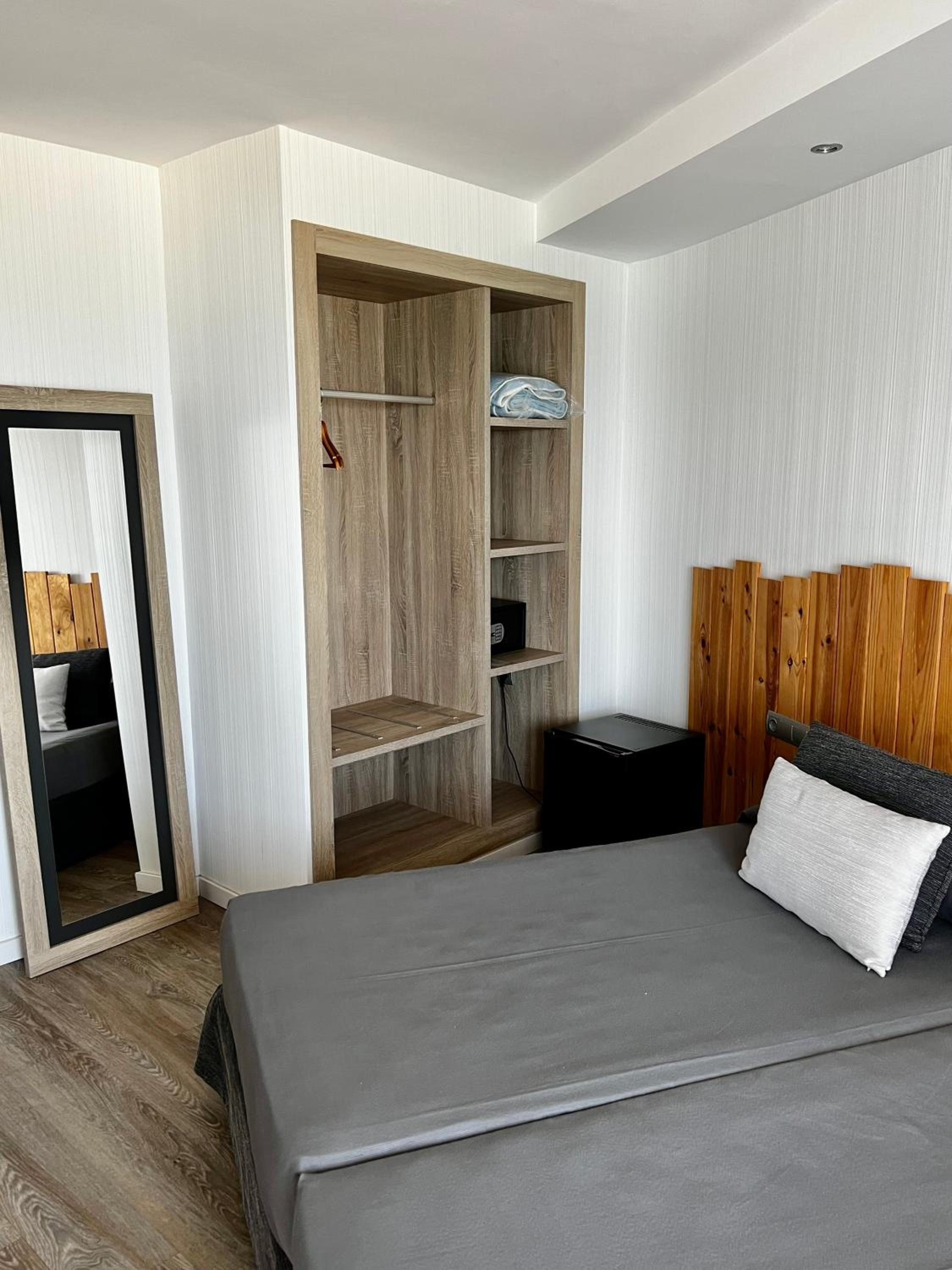 Twin Room - Photo 7