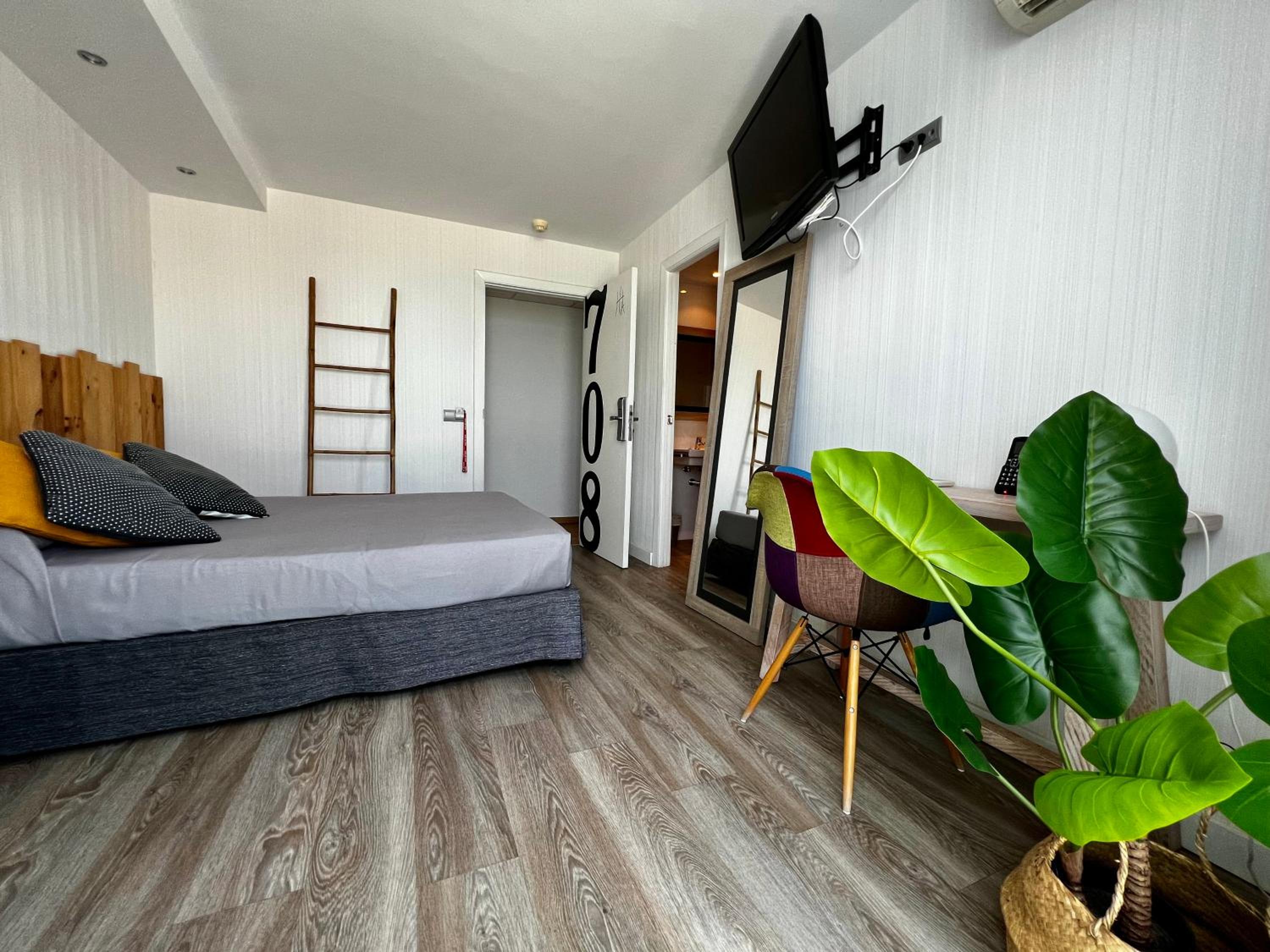 Double Room with Sea View - Photo 6