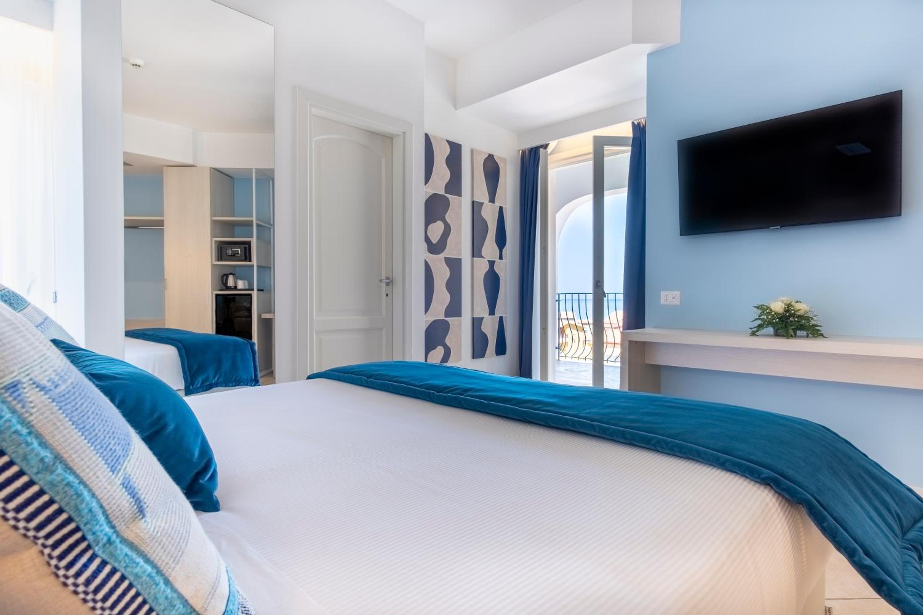 Superior Double Room with Sea View - Photo 1