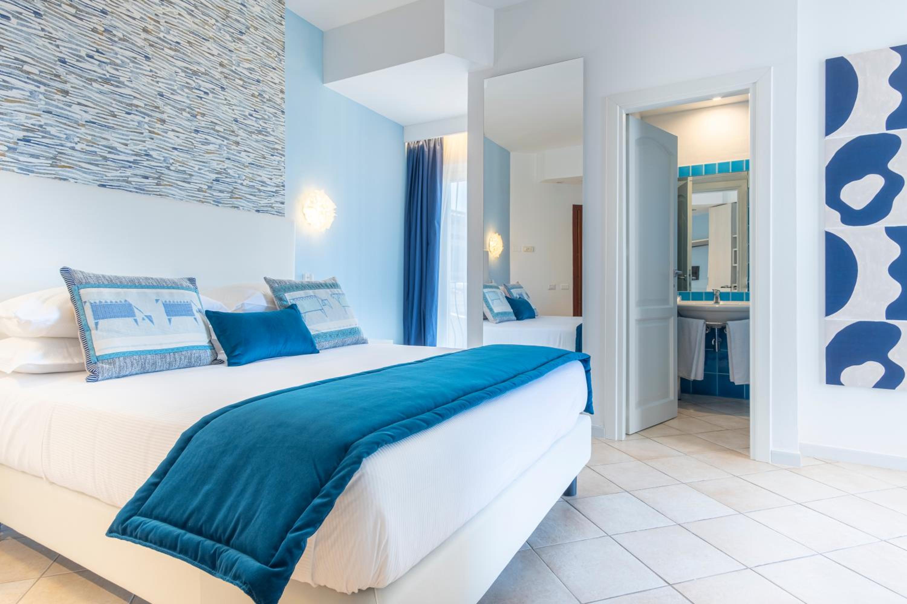 Superior Double Room with Sea View - Photo 9