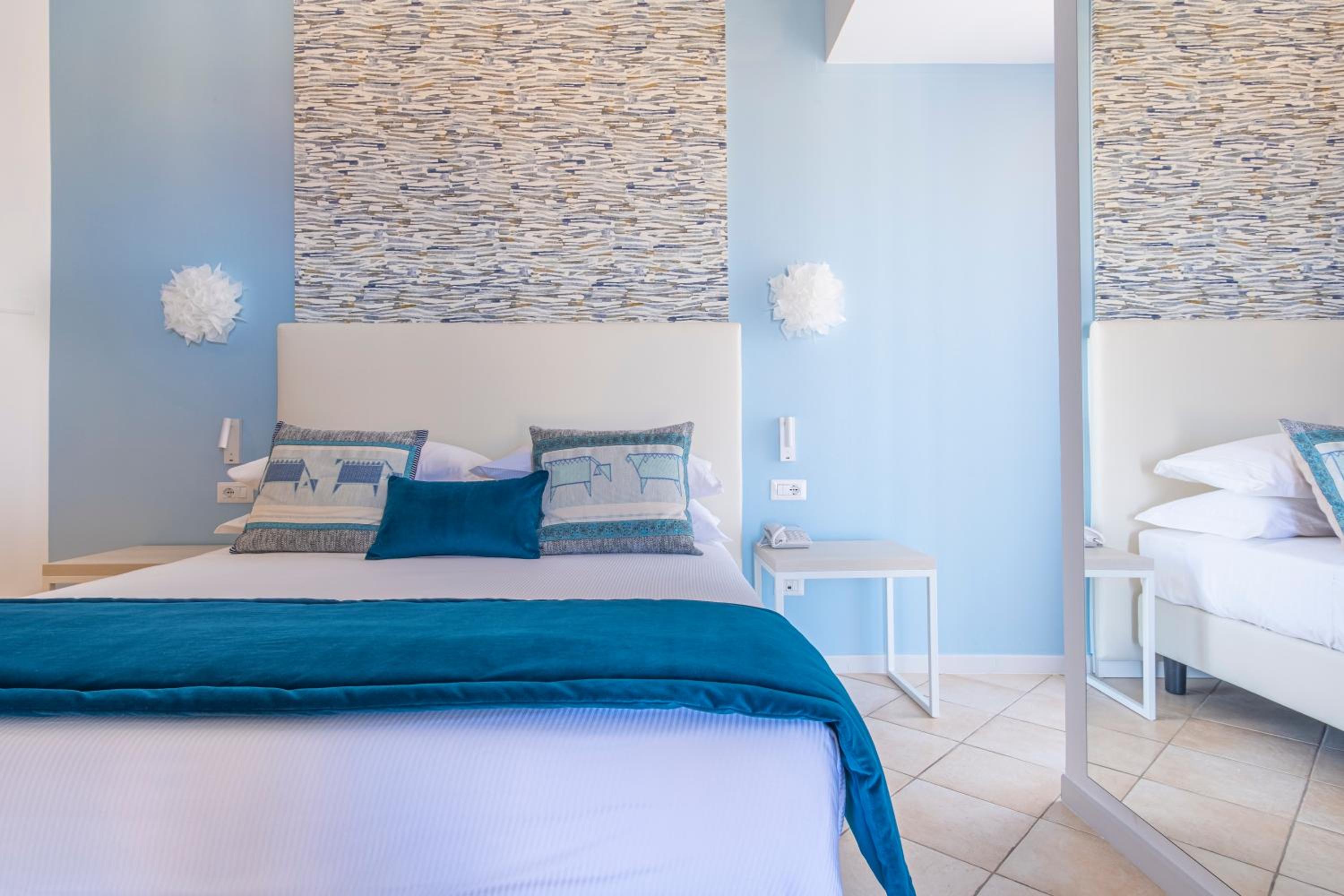 Superior Double Room with Sea View - Photo 8