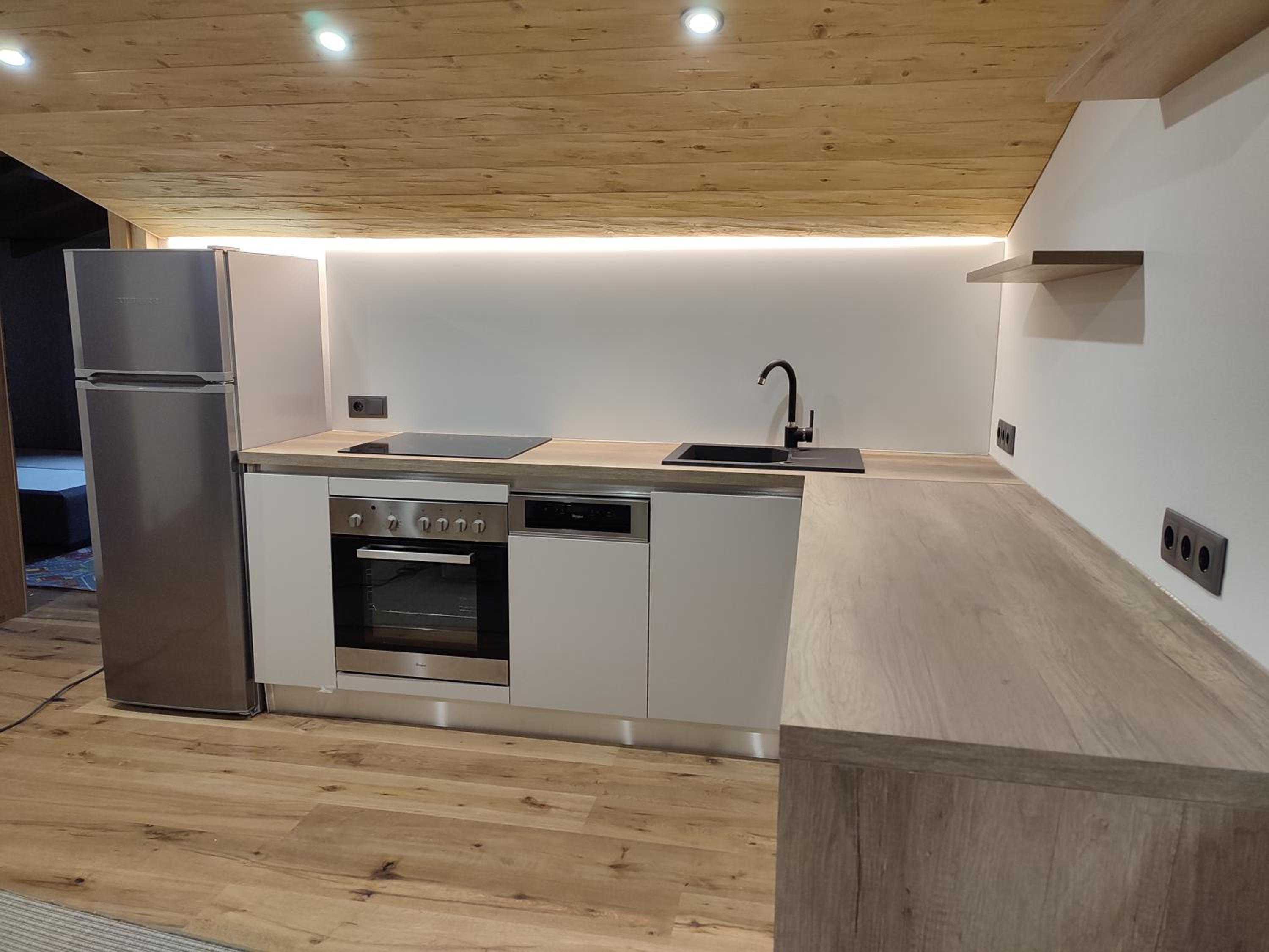 Three-Bedroom Apartment - Photo 6