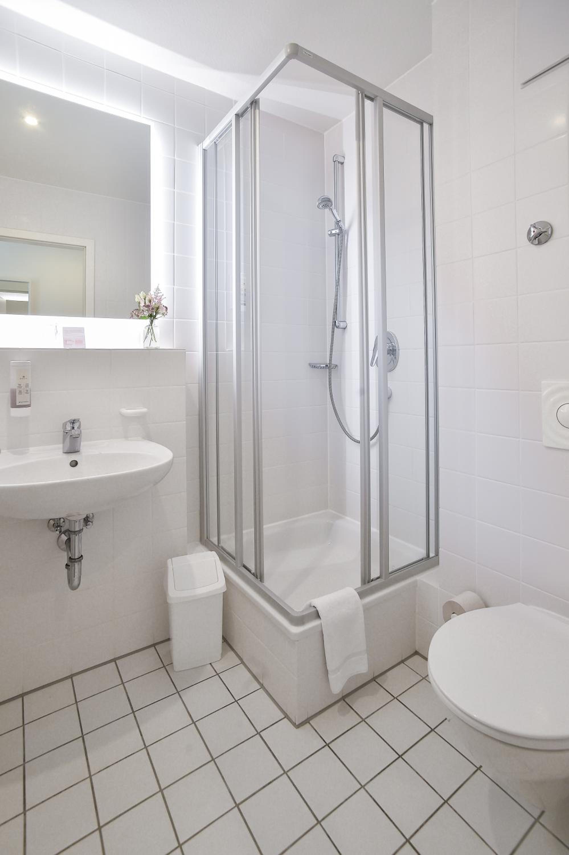 Double or Twin Room with View - Photo 8