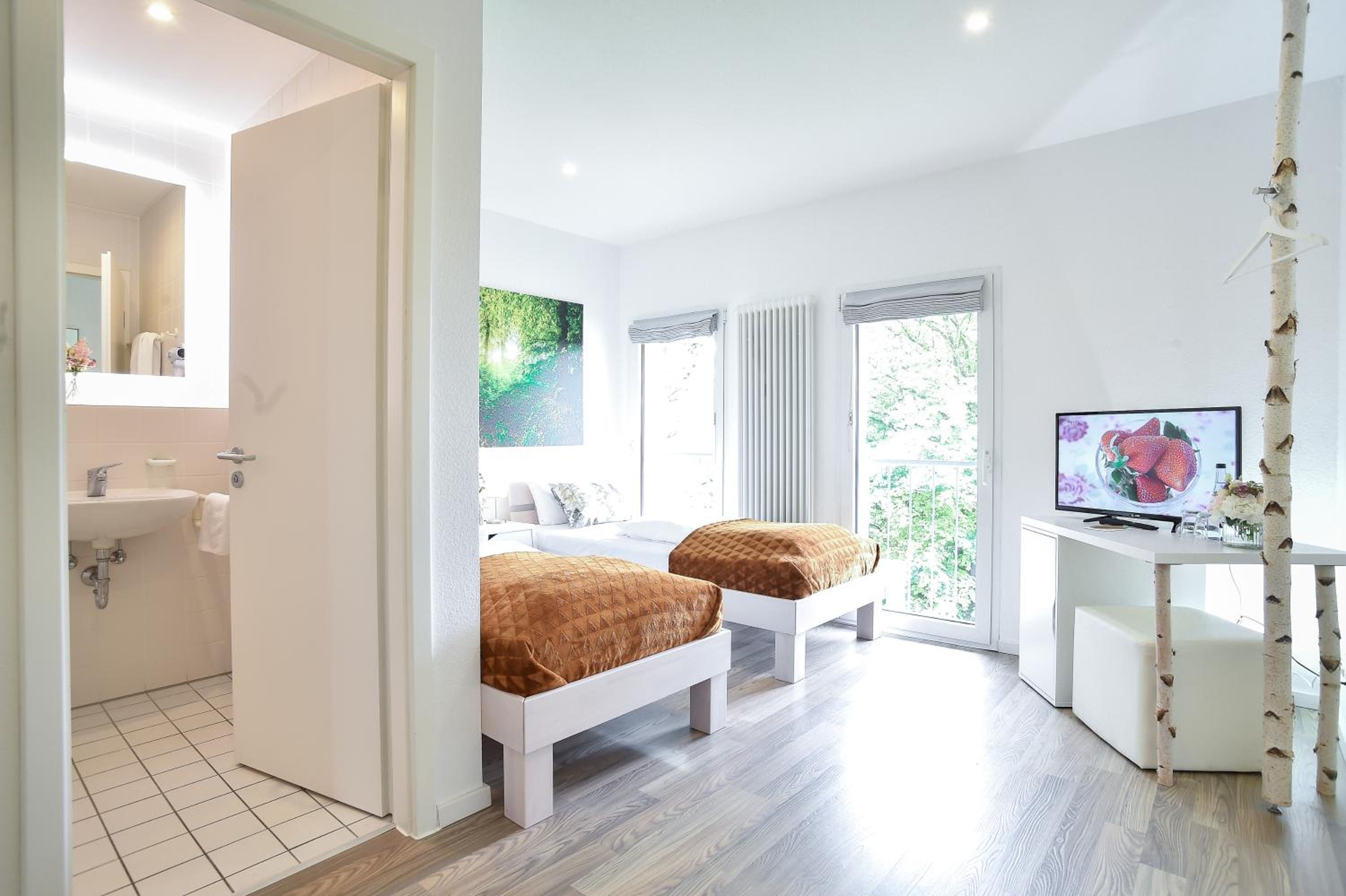 Double or Twin Room with View - Photo 5