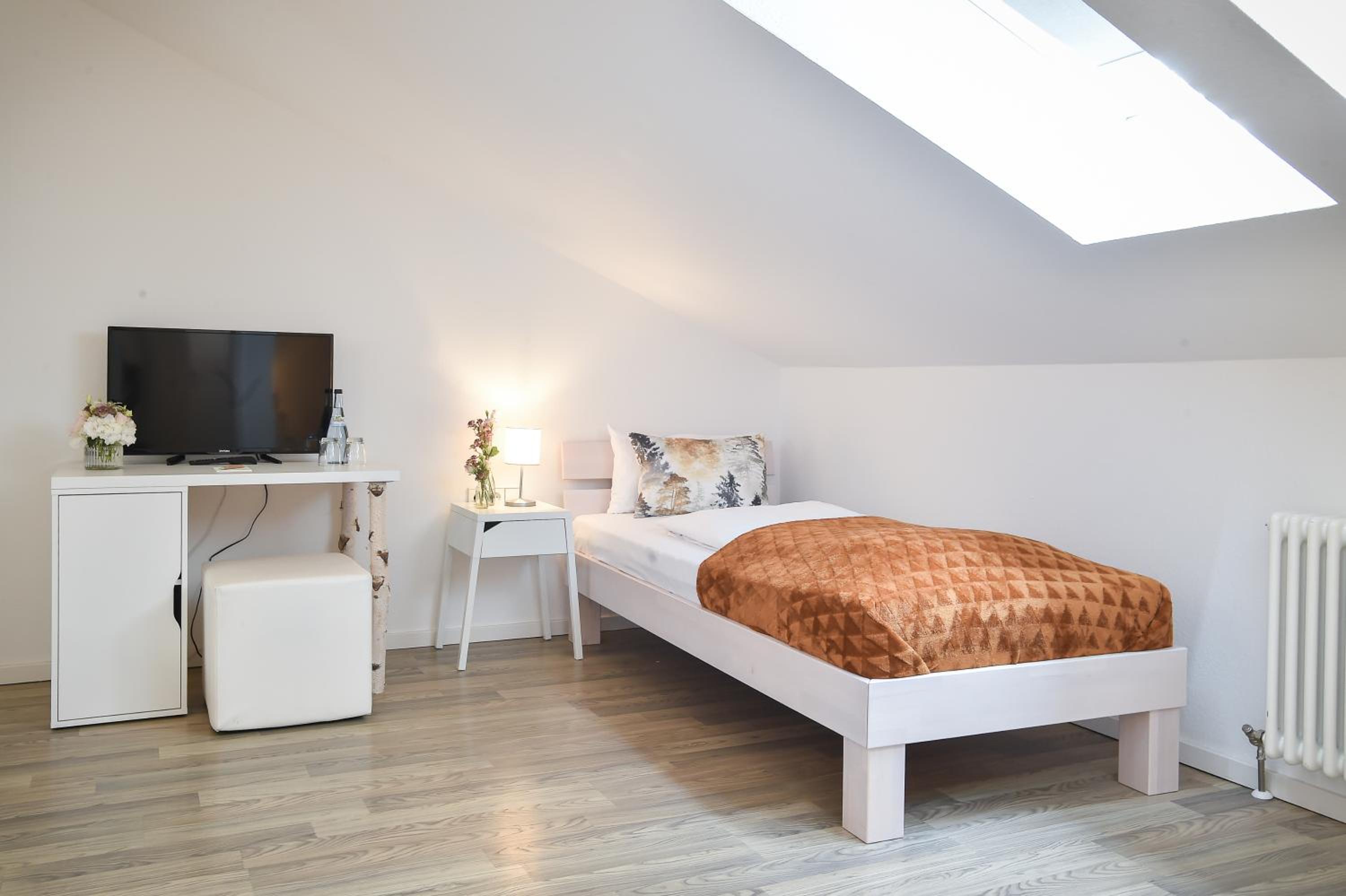 Double or Twin Room with View - Photo 3