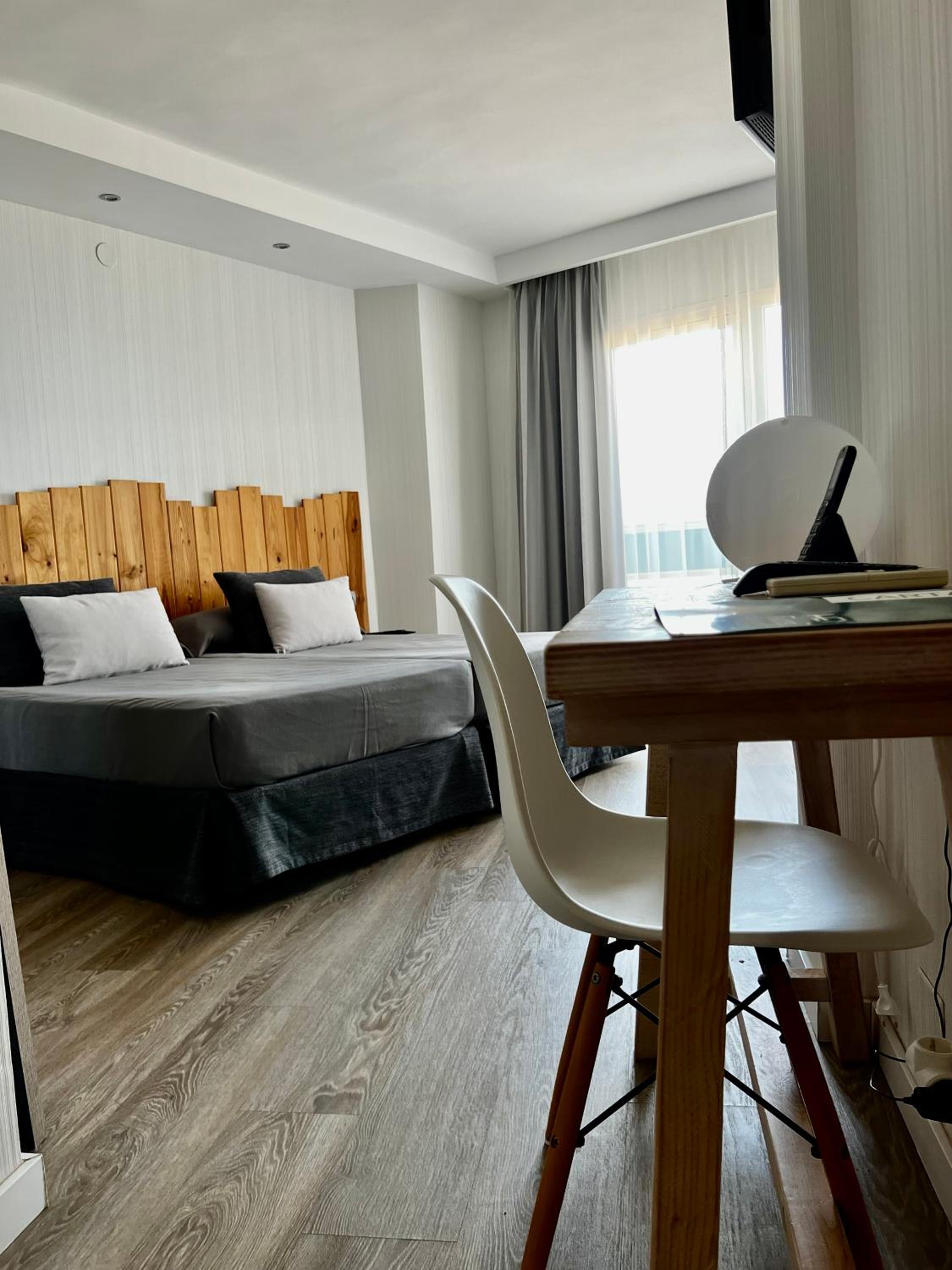 Twin Room - Photo 3