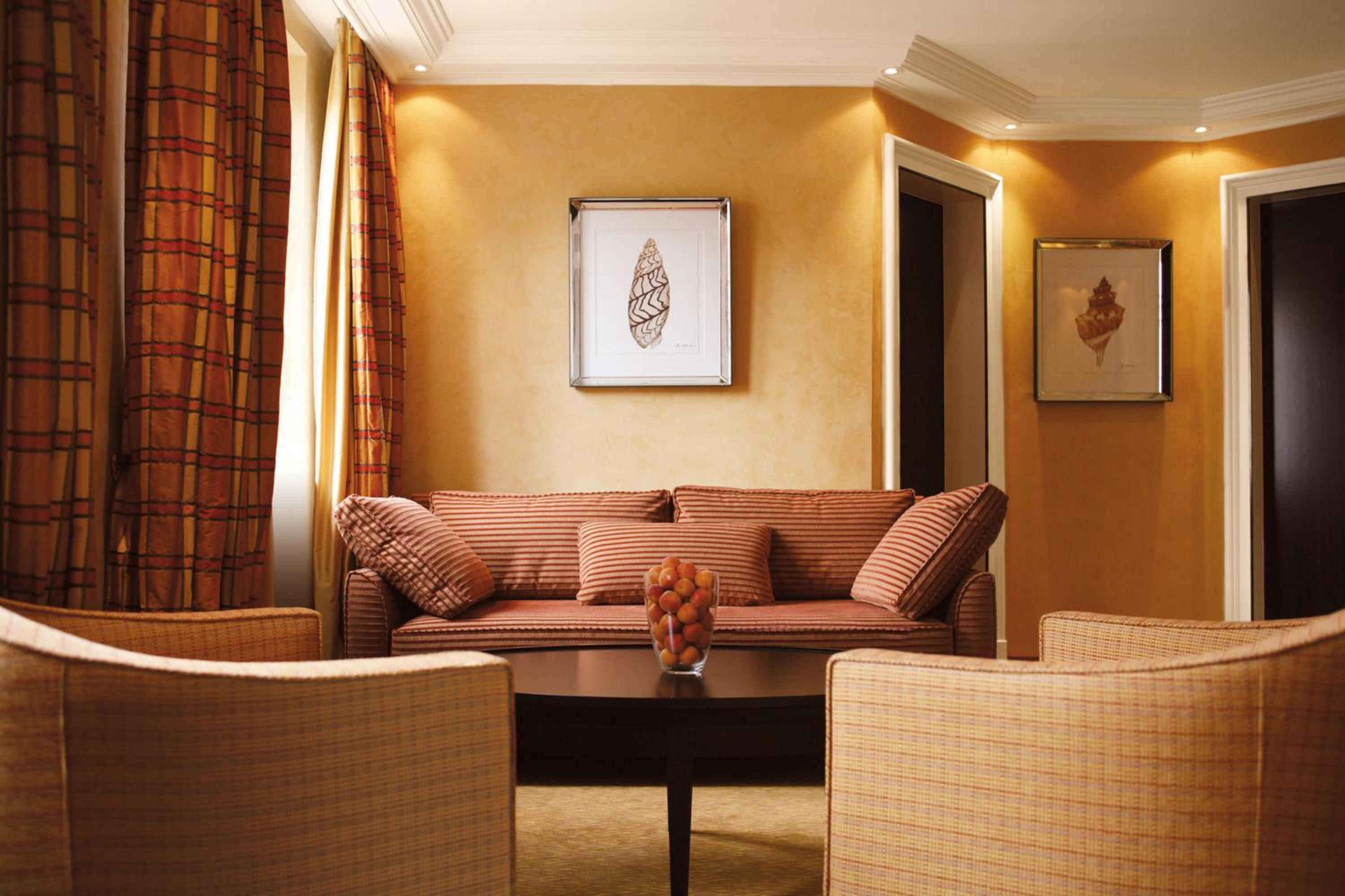 Standard Suite - Photo 1
