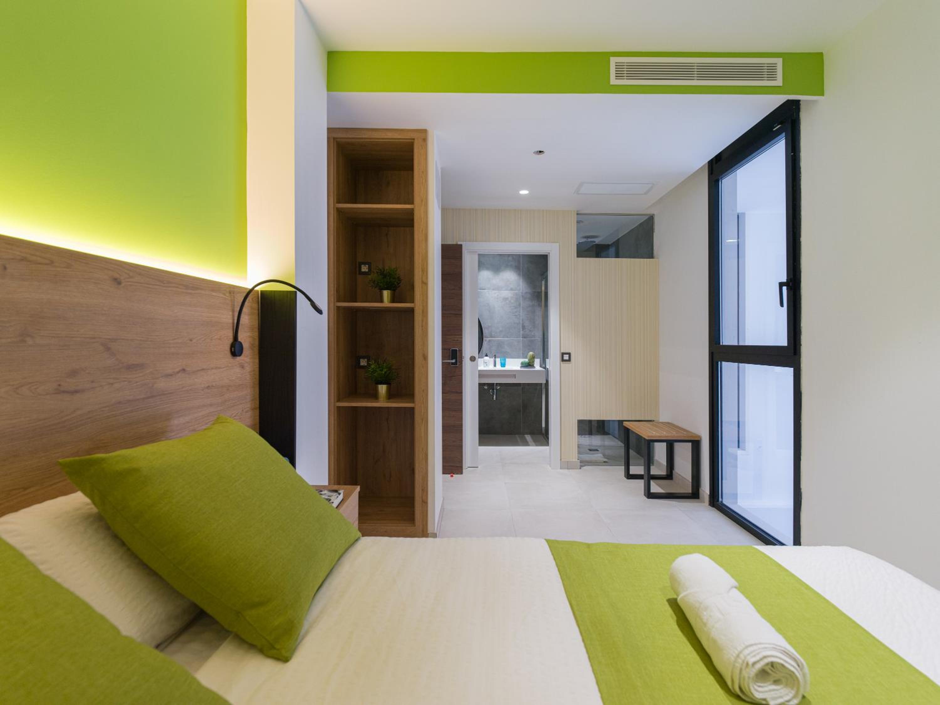 Standard Double Room - Photo 12