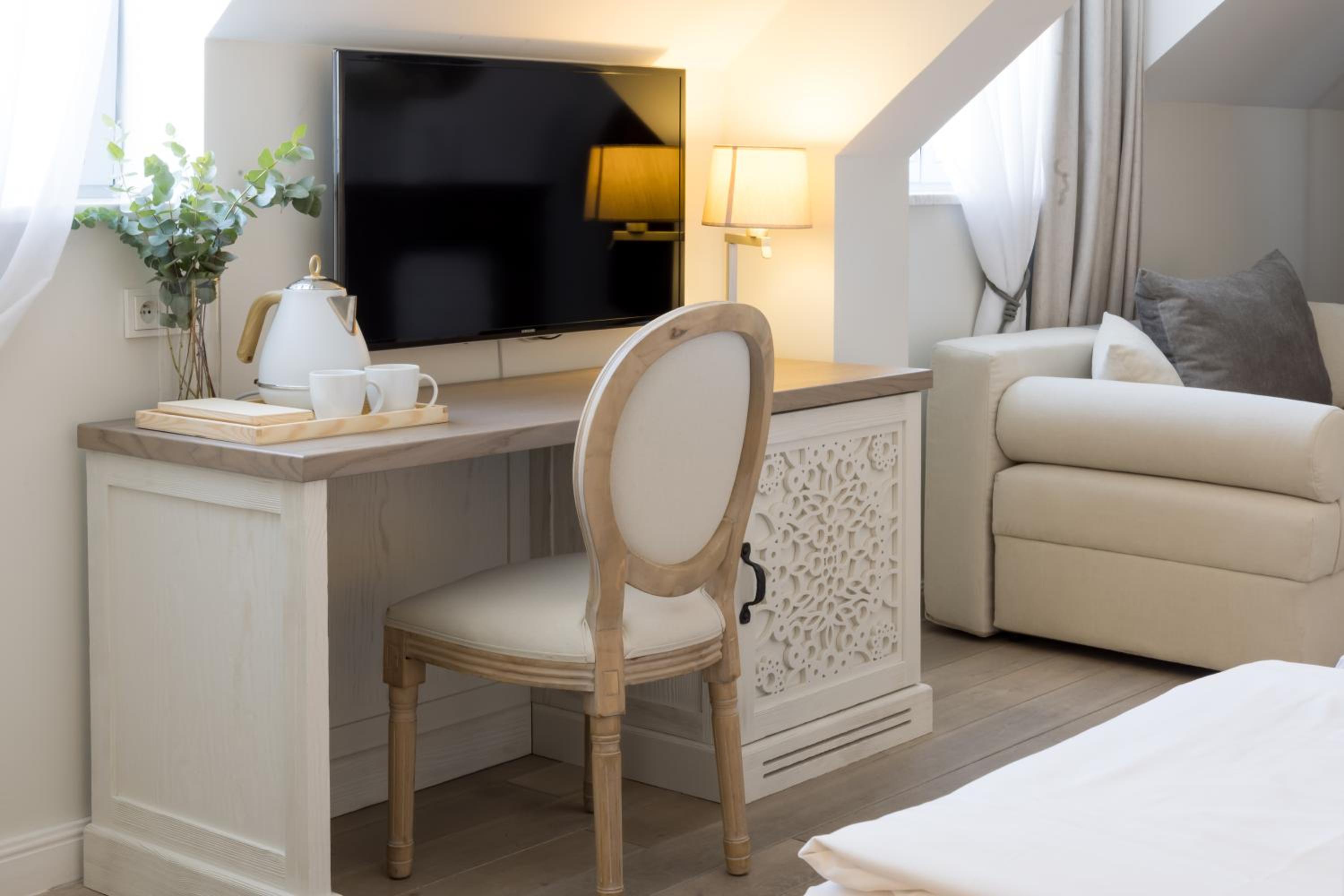 Premium Twin Room - Photo 7