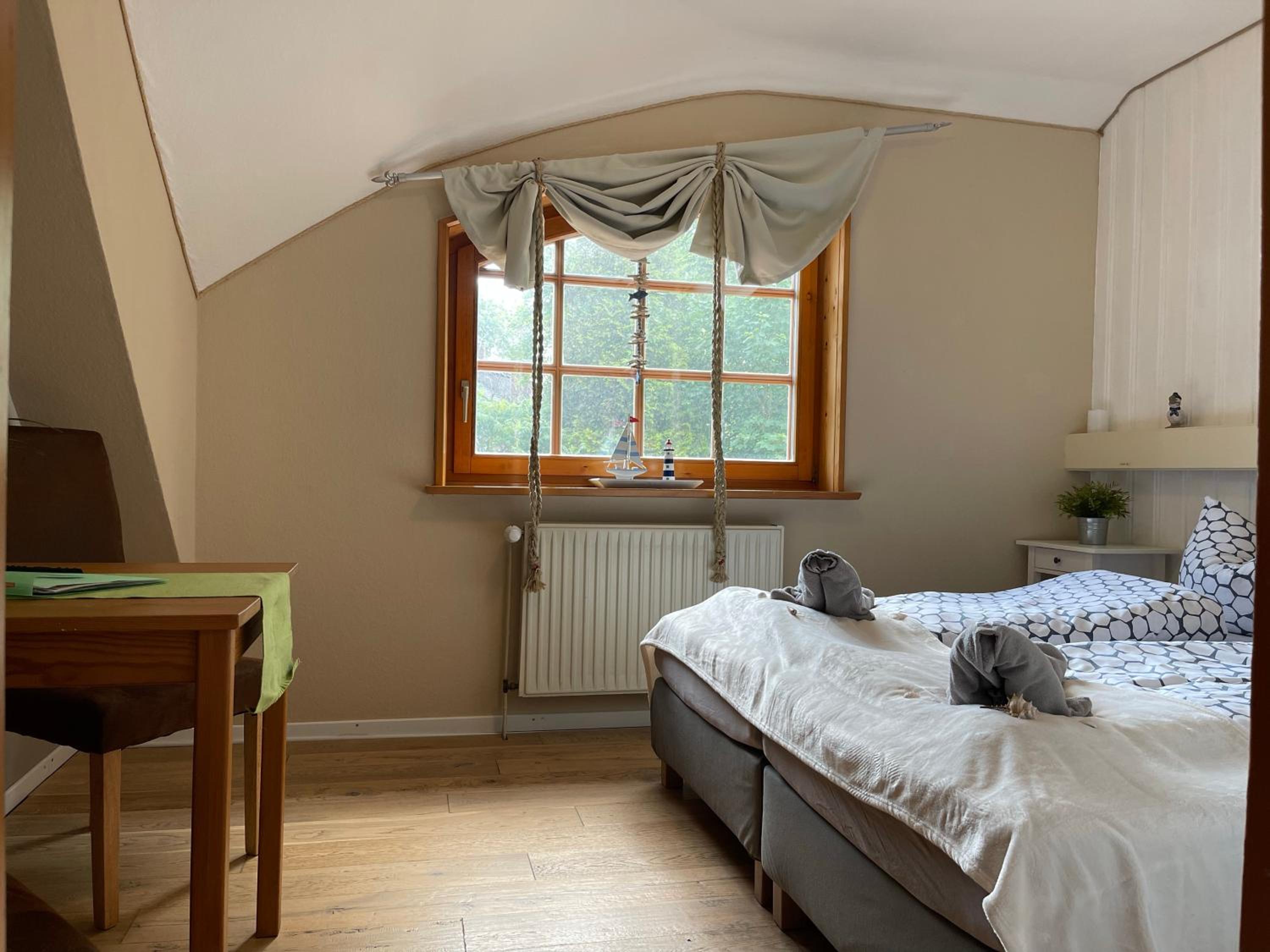 Double Room with Private Bathroom - Photo 4