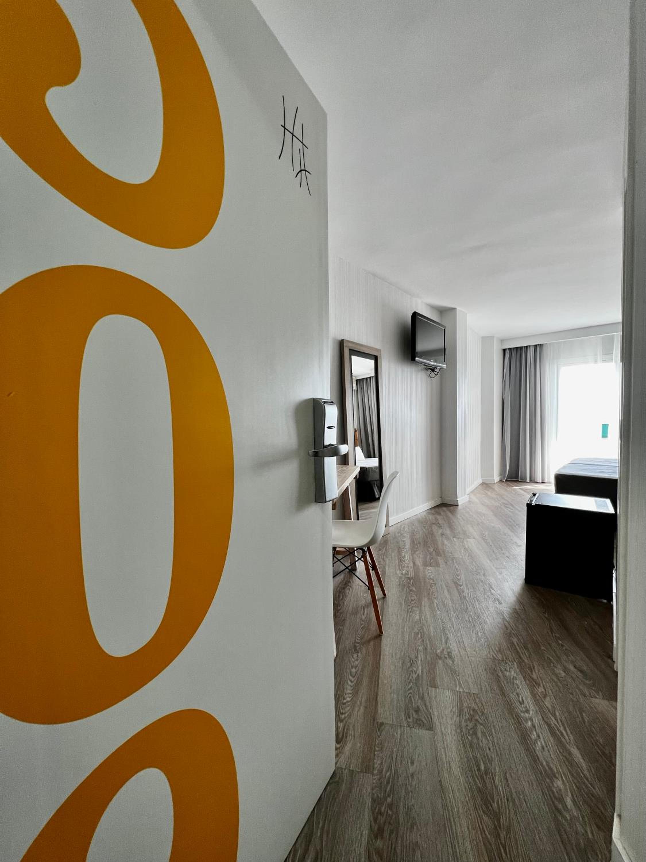 Twin Room - Photo 1