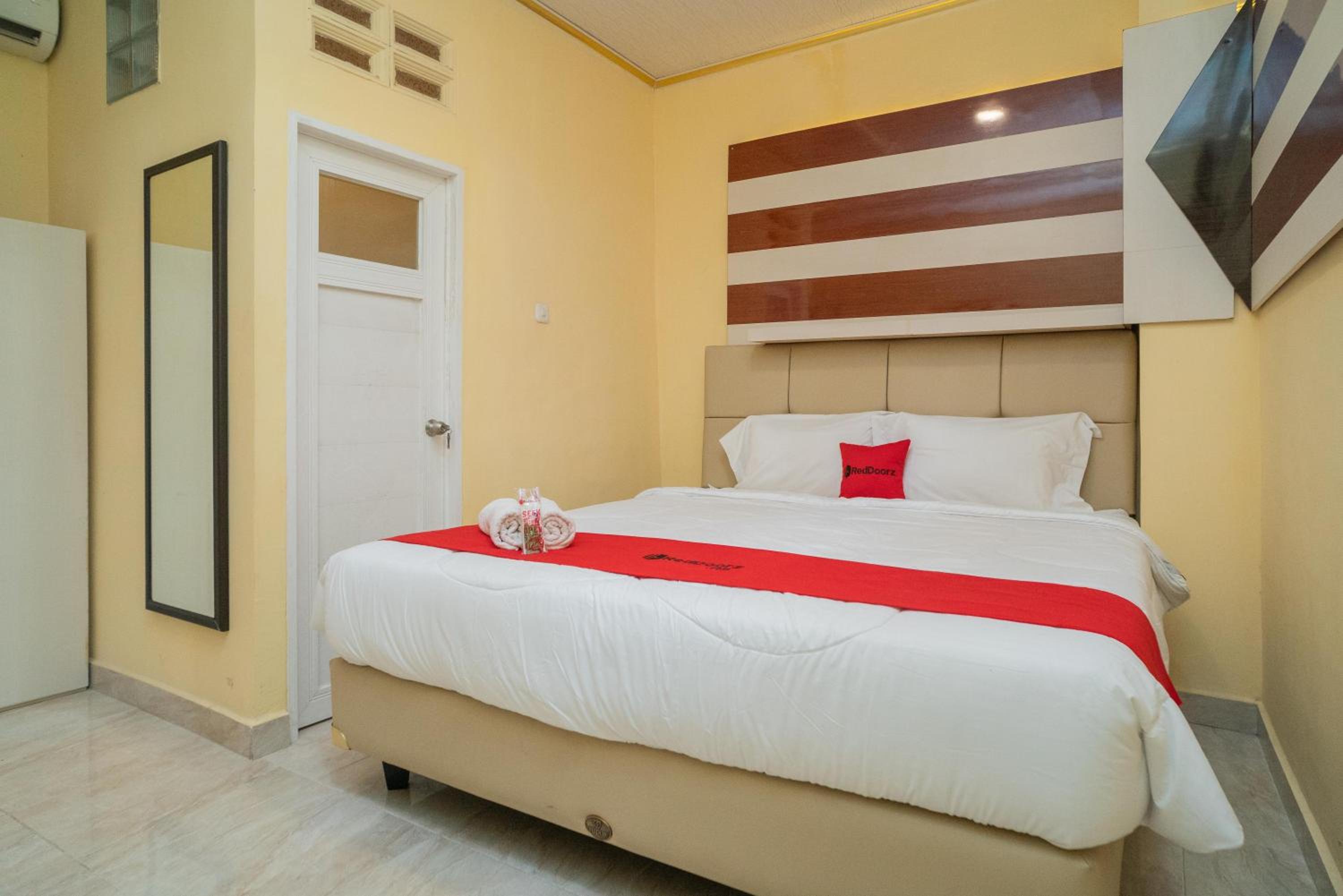 Suite - Photo 1