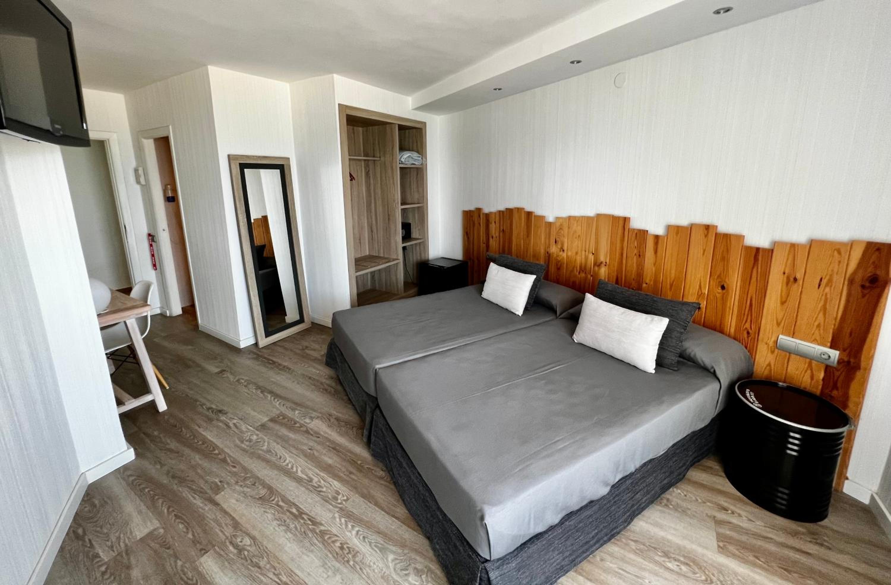 Twin Room - Photo 5