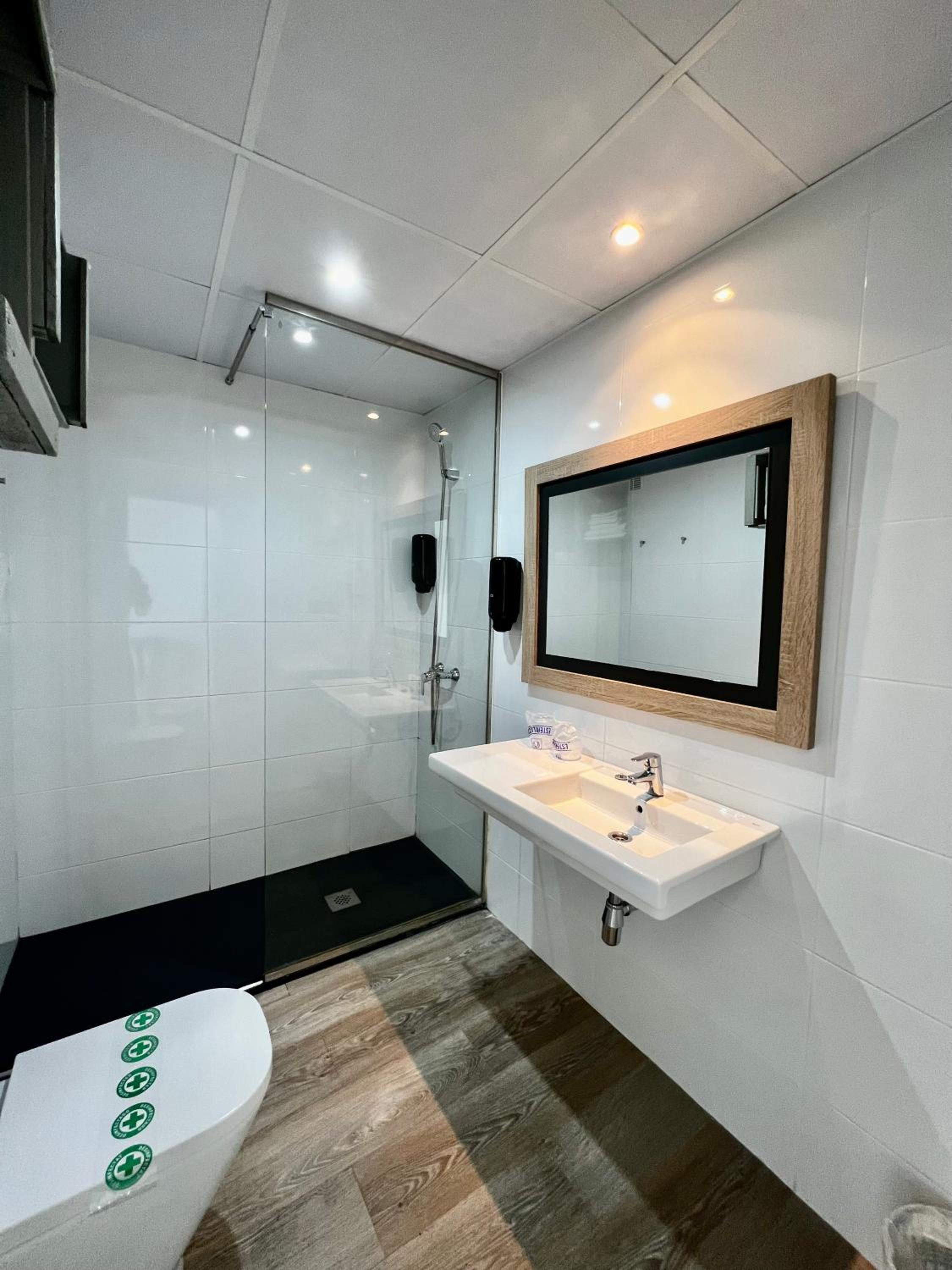 Twin Room - Photo 6